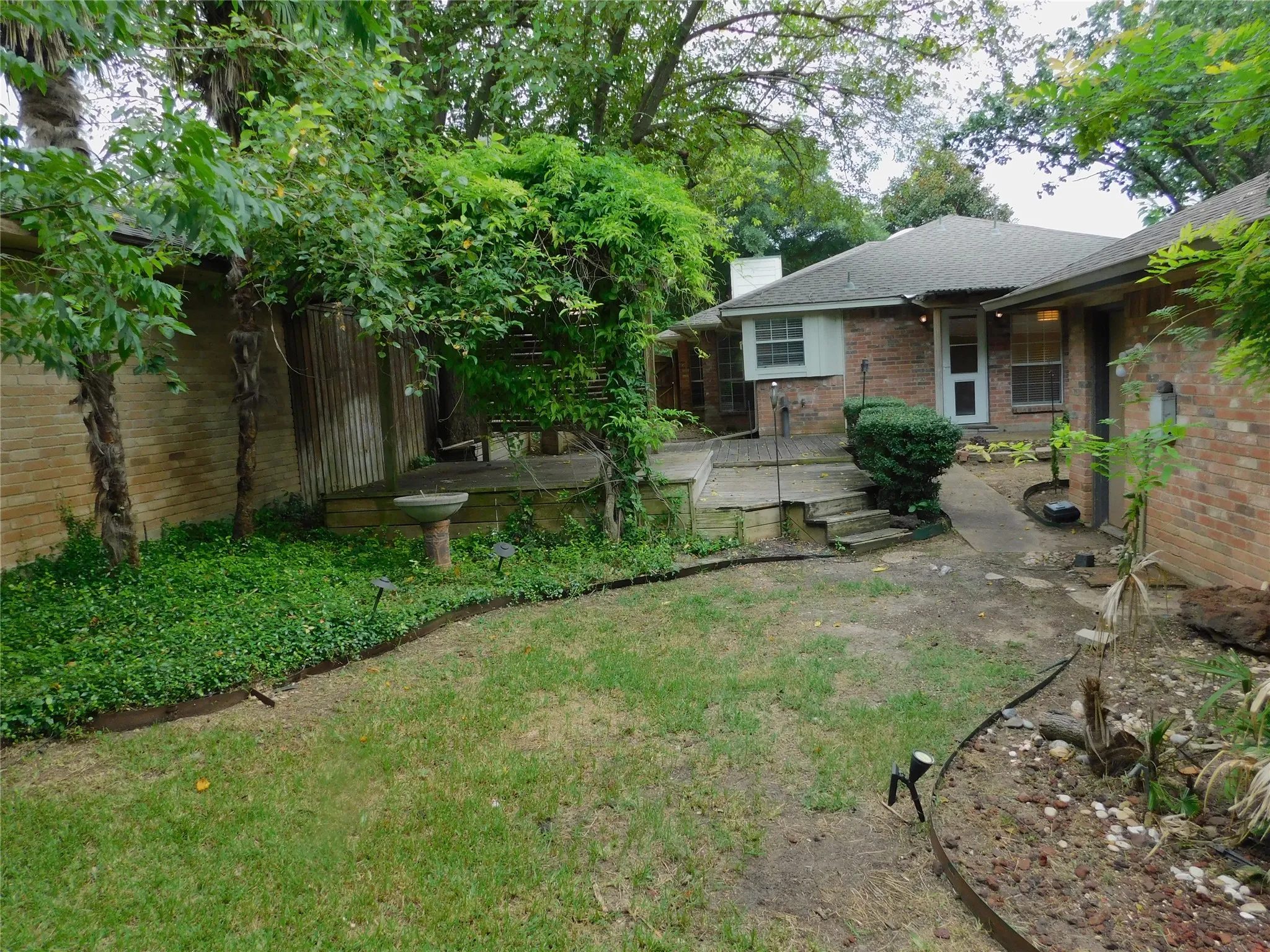 Single Family Residence For Rent in Dallas County , 2715 Alden Avenue, Dallas, Texas 75211, 3 Bedroom, 2 Bathroom, 2 Garage spaces, 1,402 Sqft, built in 1984, mls#21393154, Real Estate Agent in Dallas, Homes For Rent in Dallas county, Homes For Rent in Dallas, Realtor in Dallas Texas, Real Estate Brokerage Independent Realty Texas, Luminita Cordes Realtor