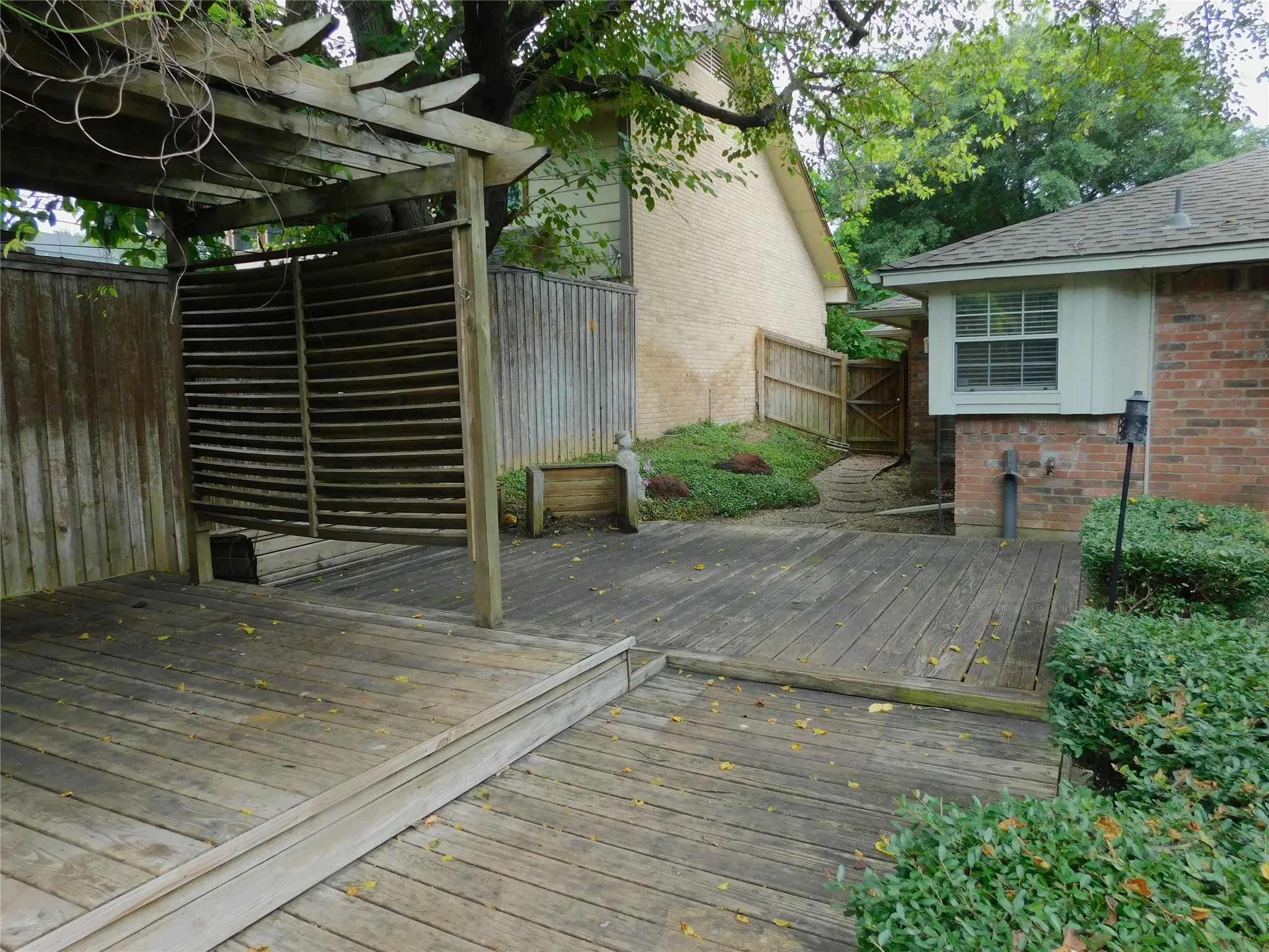Single Family Residence For Rent in Dallas County , 2715 Alden Avenue, Dallas, Texas 75211, 3 Bedroom, 2 Bathroom, 2 Garage spaces, 1,402 Sqft, built in 1984, mls#21393154, Real Estate Agent in Dallas, Homes For Rent in Dallas county, Homes For Rent in Dallas, Realtor in Dallas Texas, Real Estate Brokerage Independent Realty Texas, Luminita Cordes Realtor