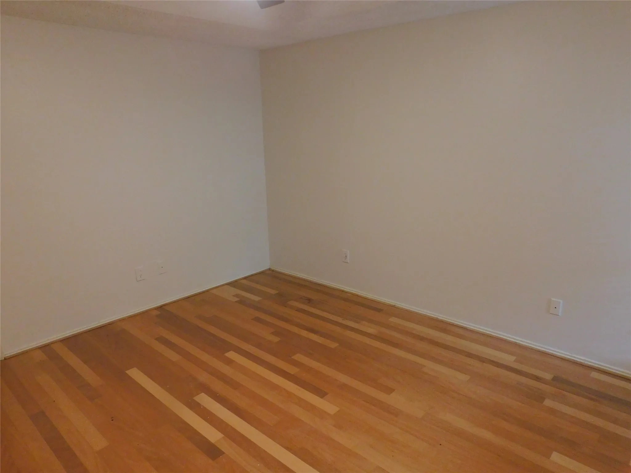 Single Family Residence For Rent in Dallas County , 2715 Alden Avenue, Dallas, Texas 75211, 3 Bedroom, 2 Bathroom, 2 Garage spaces, 1,402 Sqft, built in 1984, mls#21393154, Real Estate Agent in Dallas, Homes For Rent in Dallas county, Homes For Rent in Dallas, Realtor in Dallas Texas, Real Estate Brokerage Independent Realty Texas, Luminita Cordes Realtor