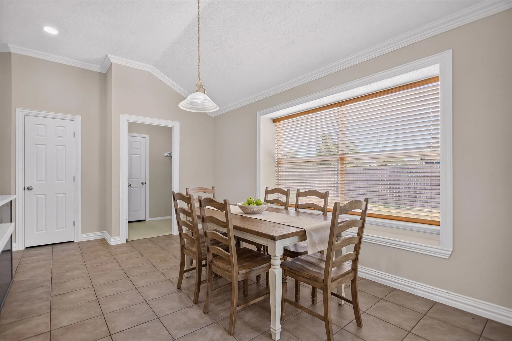Breakfast area
