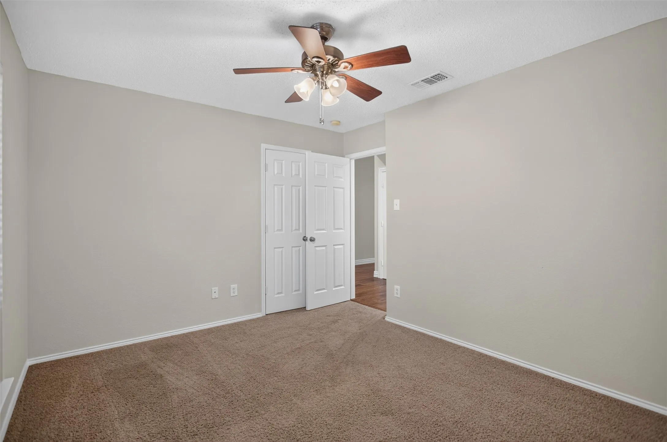 Single Family Residence For Sale in Collin County , 7016 Holly Hills Lane, Sachse, Texas 75048, 3 Bedroom, 2 Bathroom, 2 Garage spaces, 1,688 Sqft, built in 2000, mls#21380325, Real Estate Agent in Sachse, Homes For Sale in Collin county, Homes For Sale in Sachse, Realtor in Sachse Texas, Real Estate Brokerage Independent Realty Texas, Luminita Cordes Realtor