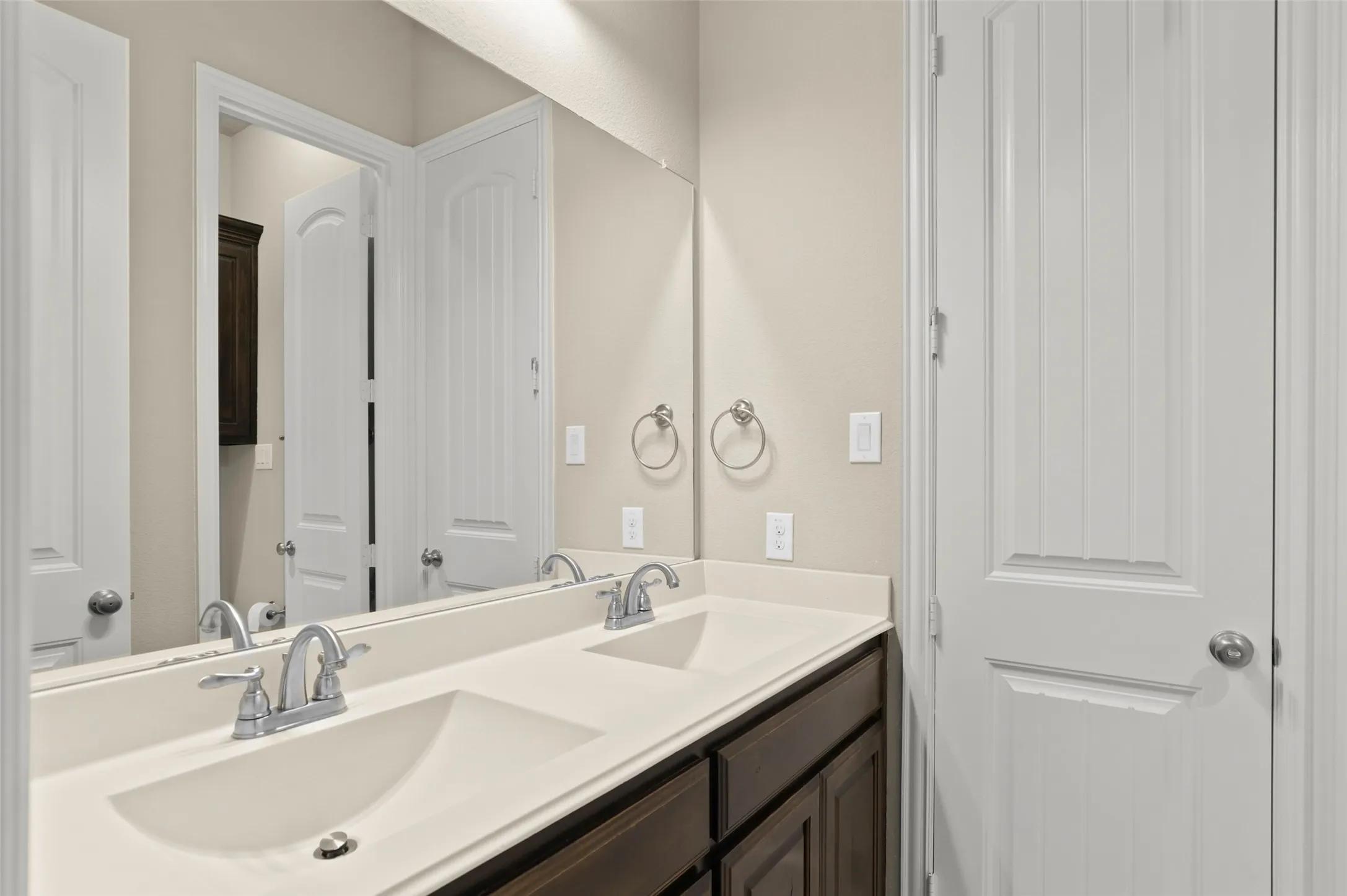 Single Family Residence For Rent in Collin County , 1810 Wichita Drive, Prosper, Texas 75078, 4 Bedroom, 4 Bathroom, 3 Garage spaces, 3,401 Sqft, built in 2017, mls#21390333, Real Estate Agent in Prosper, Homes For Rent in Collin county, Homes For Rent in Prosper, Realtor in Prosper Texas, Real Estate Brokerage Independent Realty Texas, Luminita Cordes Realtor