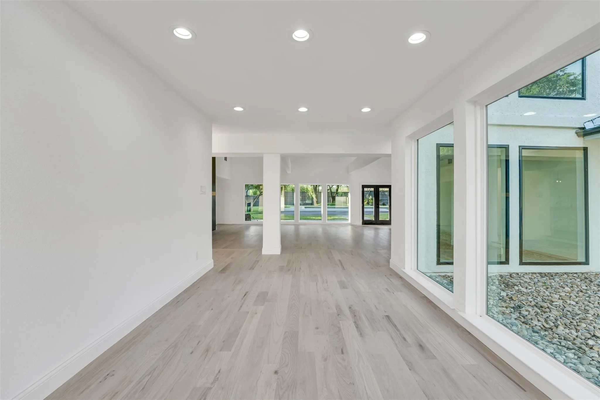 Single Family Residence For Sale in Dallas County , 5533 Northaven Road, Dallas, Texas 75229, 6 Bedroom, 6 Bathroom, 3 Garage spaces, 4,724 Sqft, built in 1974, mls#21363407, Real Estate Agent in Dallas, Homes For Sale in Dallas county, Homes For Sale in Dallas, Realtor in Dallas Texas, Real Estate Brokerage Independent Realty Texas, Luminita Cordes Realtor