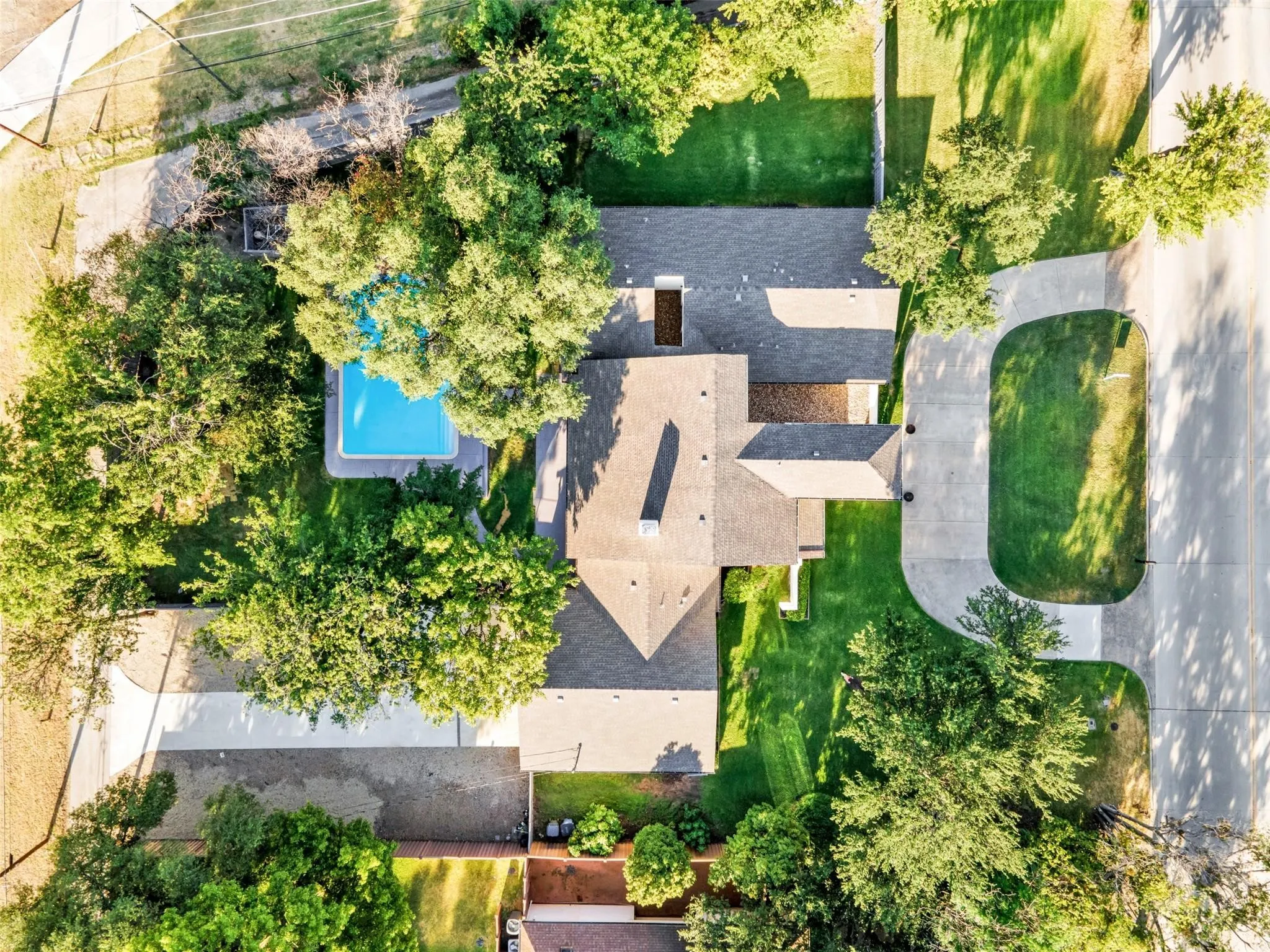 Single Family Residence For Sale in Dallas County , 5533 Northaven Road, Dallas, Texas 75229, 6 Bedroom, 6 Bathroom, 3 Garage spaces, 4,724 Sqft, built in 1974, mls#21363407, Real Estate Agent in Dallas, Homes For Sale in Dallas county, Homes For Sale in Dallas, Realtor in Dallas Texas, Real Estate Brokerage Independent Realty Texas, Luminita Cordes Realtor