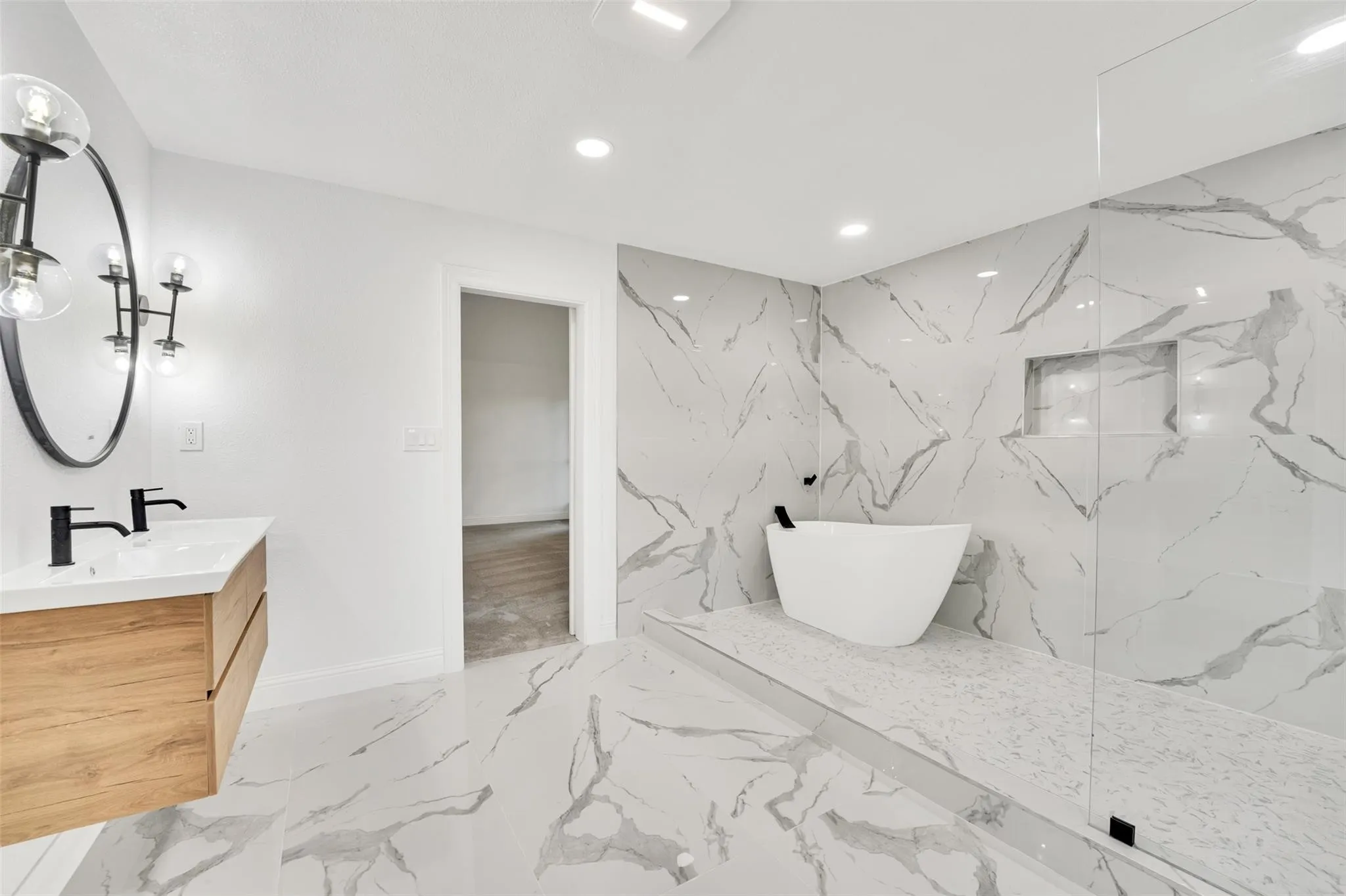 Single Family Residence For Sale in Dallas County , 5533 Northaven Road, Dallas, Texas 75229, 6 Bedroom, 6 Bathroom, 3 Garage spaces, 4,724 Sqft, built in 1974, mls#21363407, Real Estate Agent in Dallas, Homes For Sale in Dallas county, Homes For Sale in Dallas, Realtor in Dallas Texas, Real Estate Brokerage Independent Realty Texas, Luminita Cordes Realtor