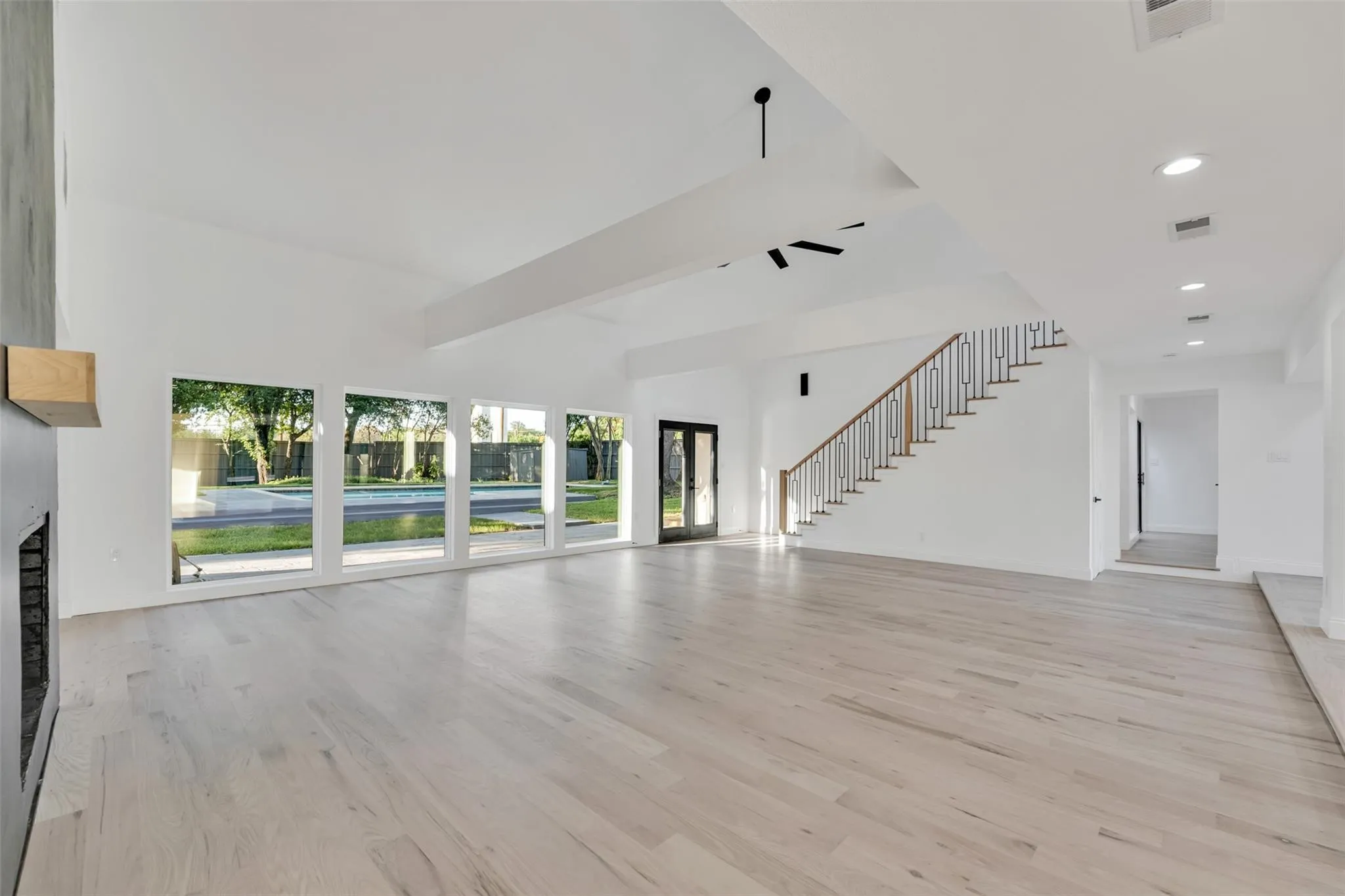 Single Family Residence For Sale in Dallas County , 5533 Northaven Road, Dallas, Texas 75229, 6 Bedroom, 6 Bathroom, 3 Garage spaces, 4,724 Sqft, built in 1974, mls#21363407, Real Estate Agent in Dallas, Homes For Sale in Dallas county, Homes For Sale in Dallas, Realtor in Dallas Texas, Real Estate Brokerage Independent Realty Texas, Luminita Cordes Realtor
