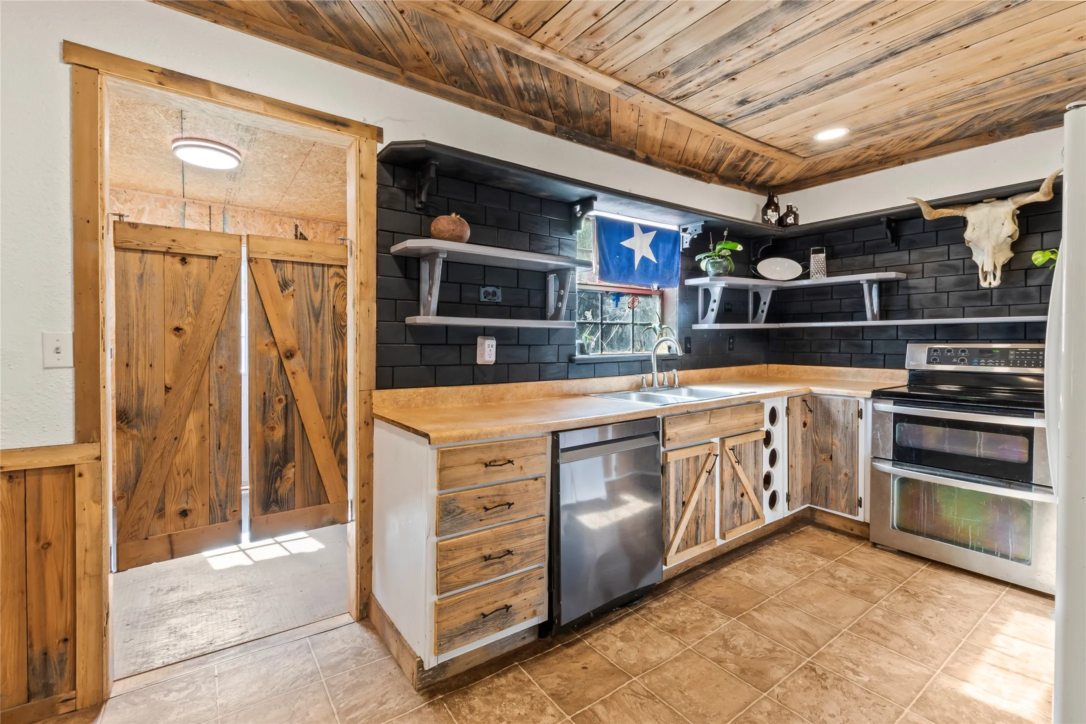 Single Family Residence For Sale in Kaufman County , 808 N Main Street, Kemp, Texas 75143, 3 Bedroom, 2 Bathroom, Garage spaces, 1,354 Sqft, built in 1950, mls#21391277, Real Estate Agent in Kemp, Homes For Sale in Kaufman county, Homes For Sale in Kemp, Realtor in Kemp Texas, Real Estate Brokerage Independent Realty Texas, Luminita Cordes Realtor