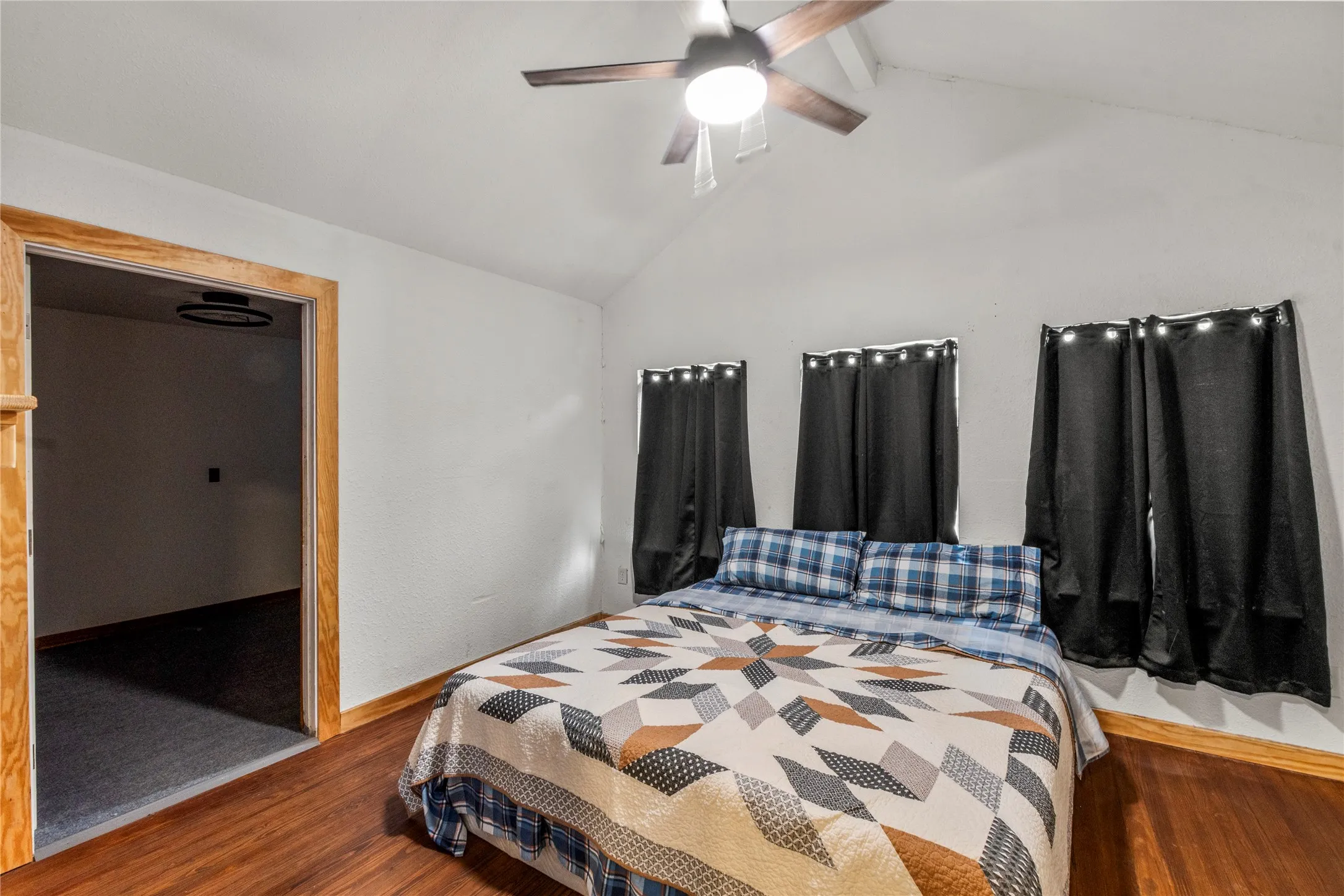 Single Family Residence For Sale in Kaufman County , 808 N Main Street, Kemp, Texas 75143, 3 Bedroom, 2 Bathroom, Garage spaces, 1,354 Sqft, built in 1950, mls#21391277, Real Estate Agent in Kemp, Homes For Sale in Kaufman county, Homes For Sale in Kemp, Realtor in Kemp Texas, Real Estate Brokerage Independent Realty Texas, Luminita Cordes Realtor