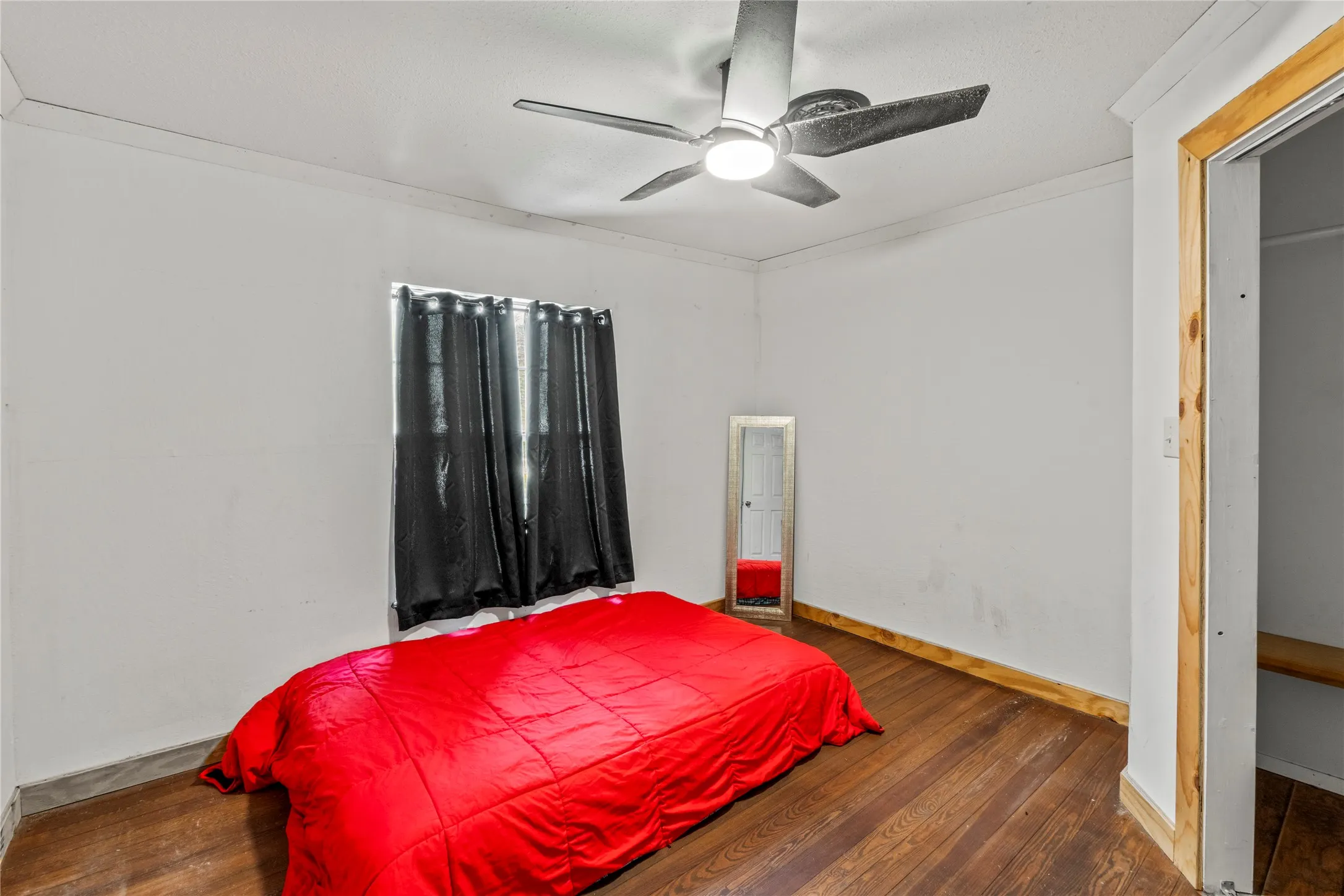 Single Family Residence For Sale in Kaufman County , 808 N Main Street, Kemp, Texas 75143, 3 Bedroom, 2 Bathroom, Garage spaces, 1,354 Sqft, built in 1950, mls#21391277, Real Estate Agent in Kemp, Homes For Sale in Kaufman county, Homes For Sale in Kemp, Realtor in Kemp Texas, Real Estate Brokerage Independent Realty Texas, Luminita Cordes Realtor