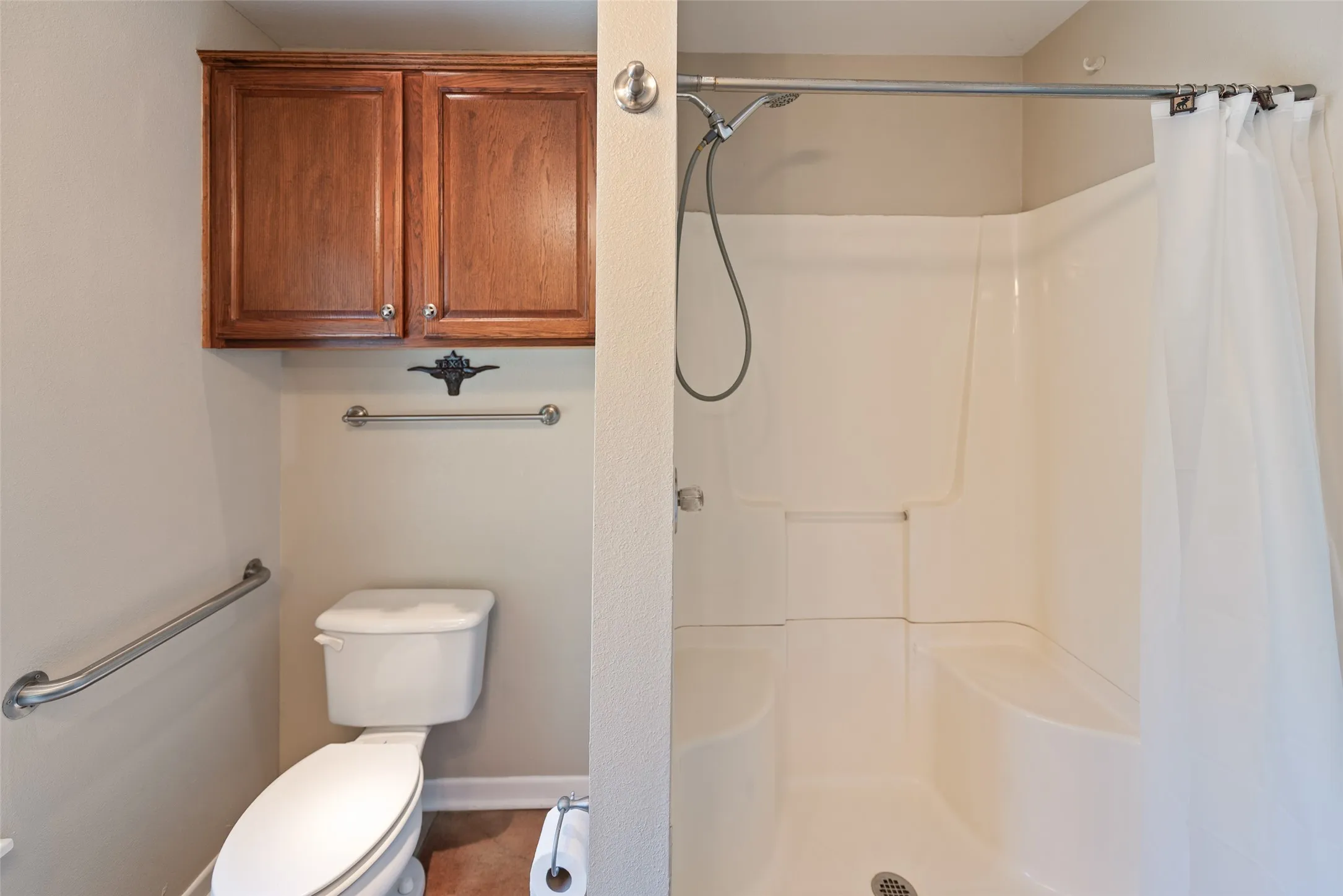 Single Family Residence For Sale in Franklin (TX) County , 1562 SE County Road 4115, Mount Vernon, Texas 75457, 2 Bedroom, 2 Bathroom, 2 Garage spaces, 1,847 Sqft, built in 2006, mls#21393191, Real Estate Agent in Mount Vernon, Homes For Sale in Franklin (TX) county, Homes For Sale in Mount Vernon, Realtor in Mount Vernon Texas, Real Estate Brokerage Independent Realty Texas, Luminita Cordes Realtor