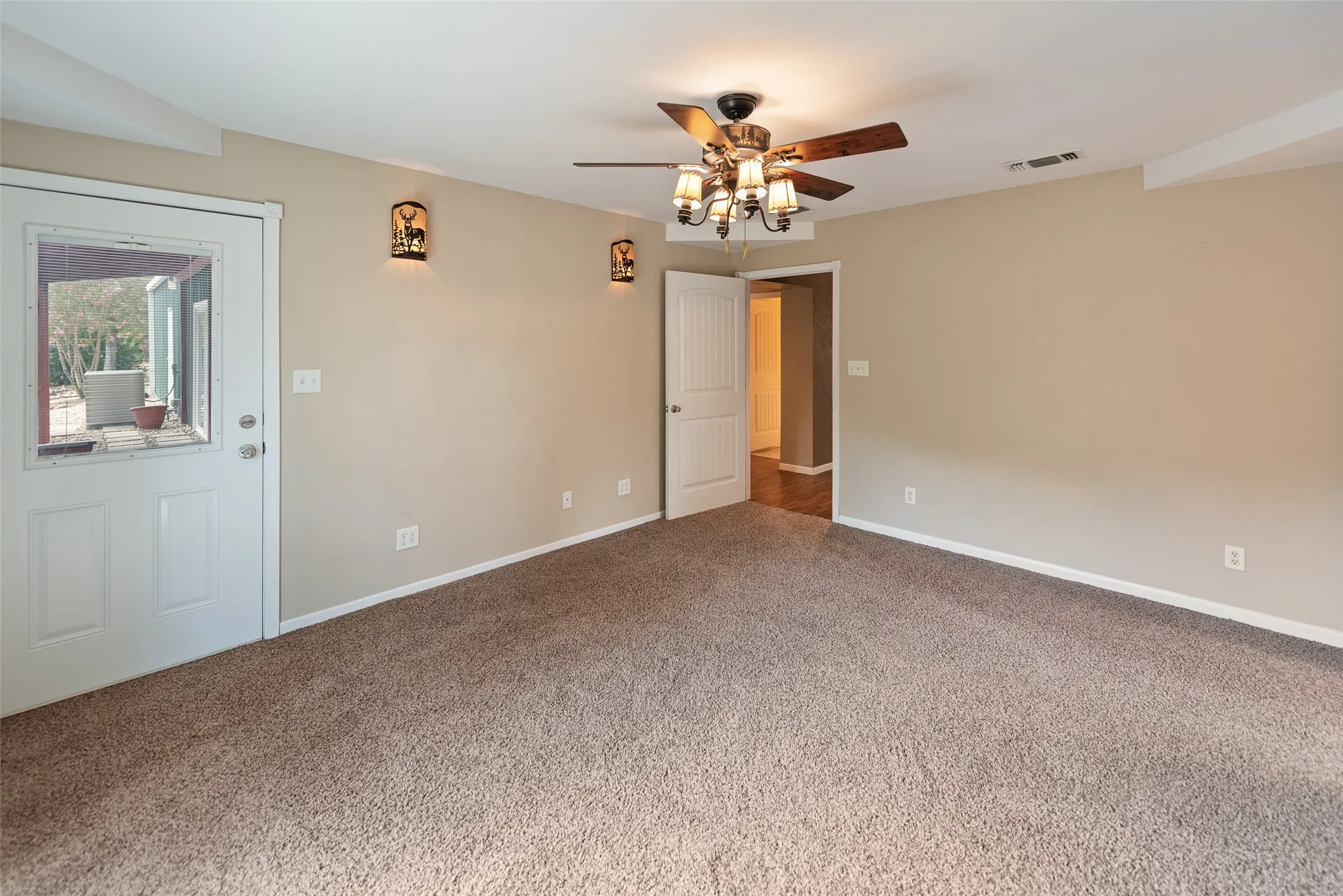 Single Family Residence For Sale in Franklin (TX) County , 1562 SE County Road 4115, Mount Vernon, Texas 75457, 2 Bedroom, 2 Bathroom, 2 Garage spaces, 1,847 Sqft, built in 2006, mls#21393191, Real Estate Agent in Mount Vernon, Homes For Sale in Franklin (TX) county, Homes For Sale in Mount Vernon, Realtor in Mount Vernon Texas, Real Estate Brokerage Independent Realty Texas, Luminita Cordes Realtor