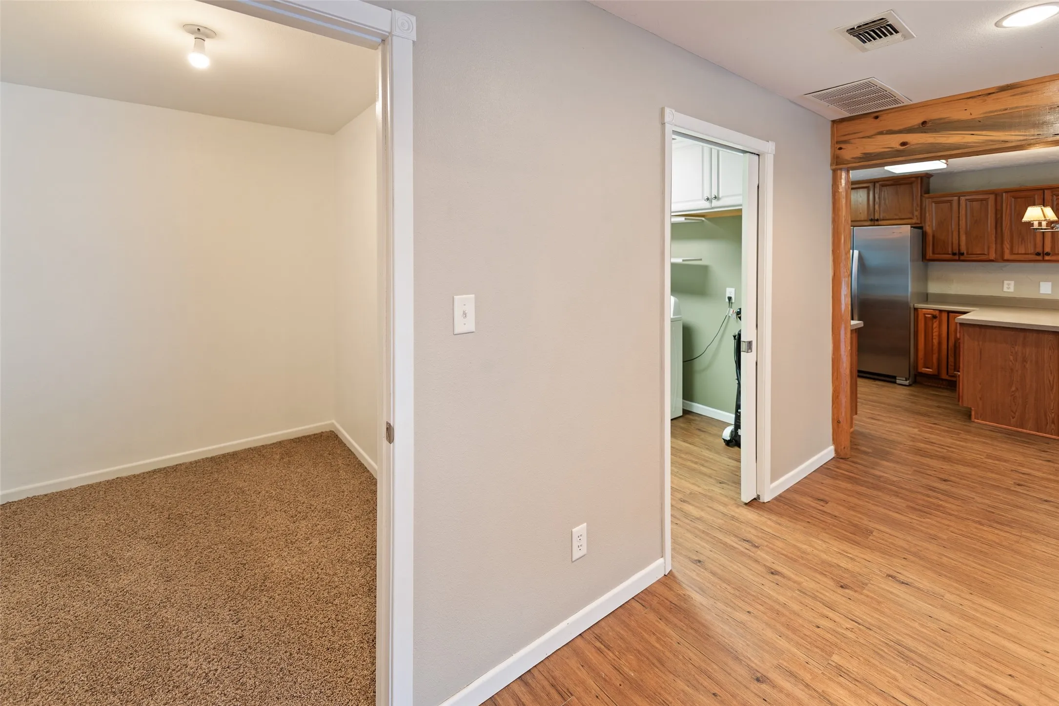 Single Family Residence For Sale in Franklin (TX) County , 1562 SE County Road 4115, Mount Vernon, Texas 75457, 2 Bedroom, 2 Bathroom, 2 Garage spaces, 1,847 Sqft, built in 2006, mls#21393191, Real Estate Agent in Mount Vernon, Homes For Sale in Franklin (TX) county, Homes For Sale in Mount Vernon, Realtor in Mount Vernon Texas, Real Estate Brokerage Independent Realty Texas, Luminita Cordes Realtor