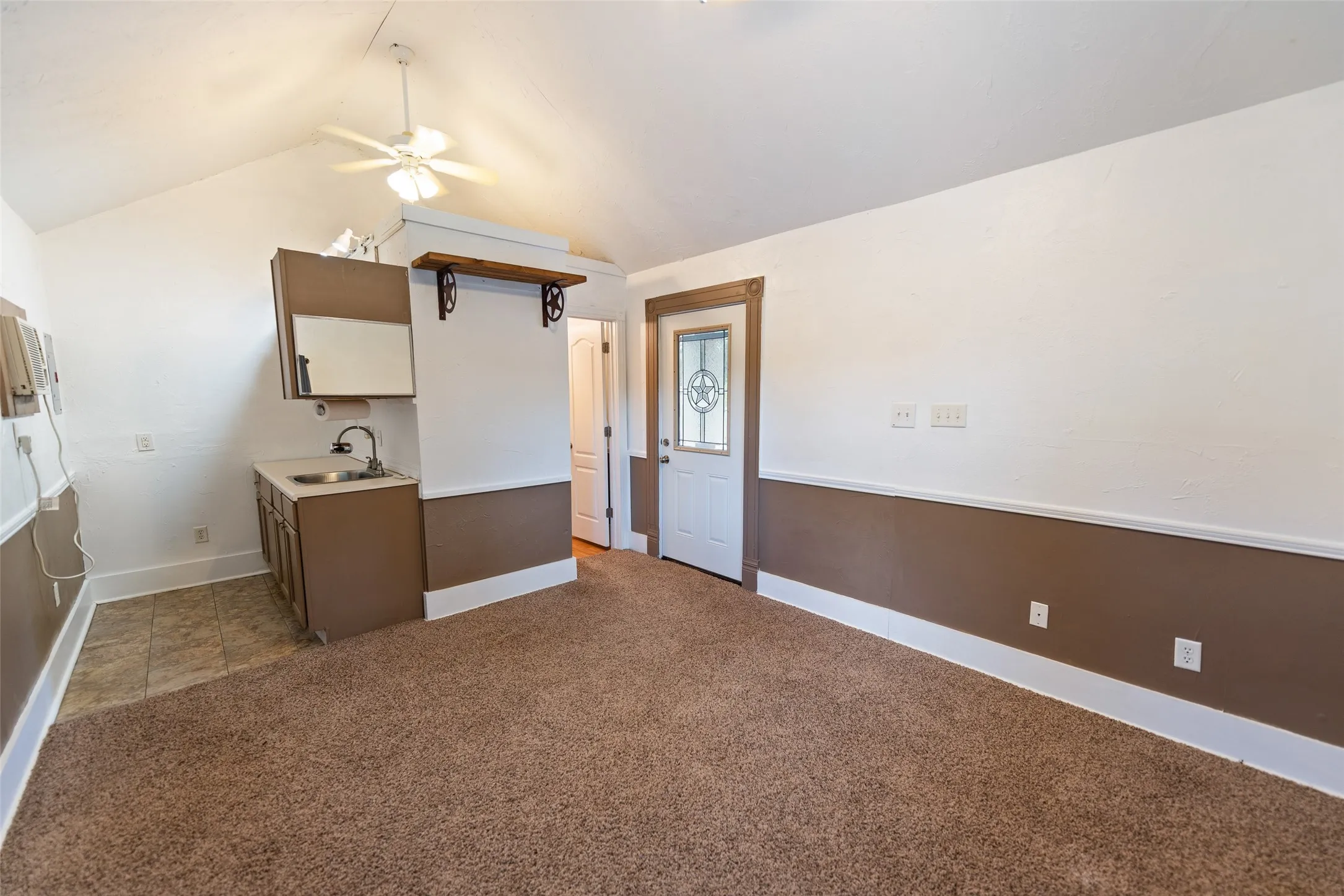Single Family Residence For Sale in Franklin (TX) County , 1562 SE County Road 4115, Mount Vernon, Texas 75457, 2 Bedroom, 2 Bathroom, 2 Garage spaces, 1,847 Sqft, built in 2006, mls#21393191, Real Estate Agent in Mount Vernon, Homes For Sale in Franklin (TX) county, Homes For Sale in Mount Vernon, Realtor in Mount Vernon Texas, Real Estate Brokerage Independent Realty Texas, Luminita Cordes Realtor