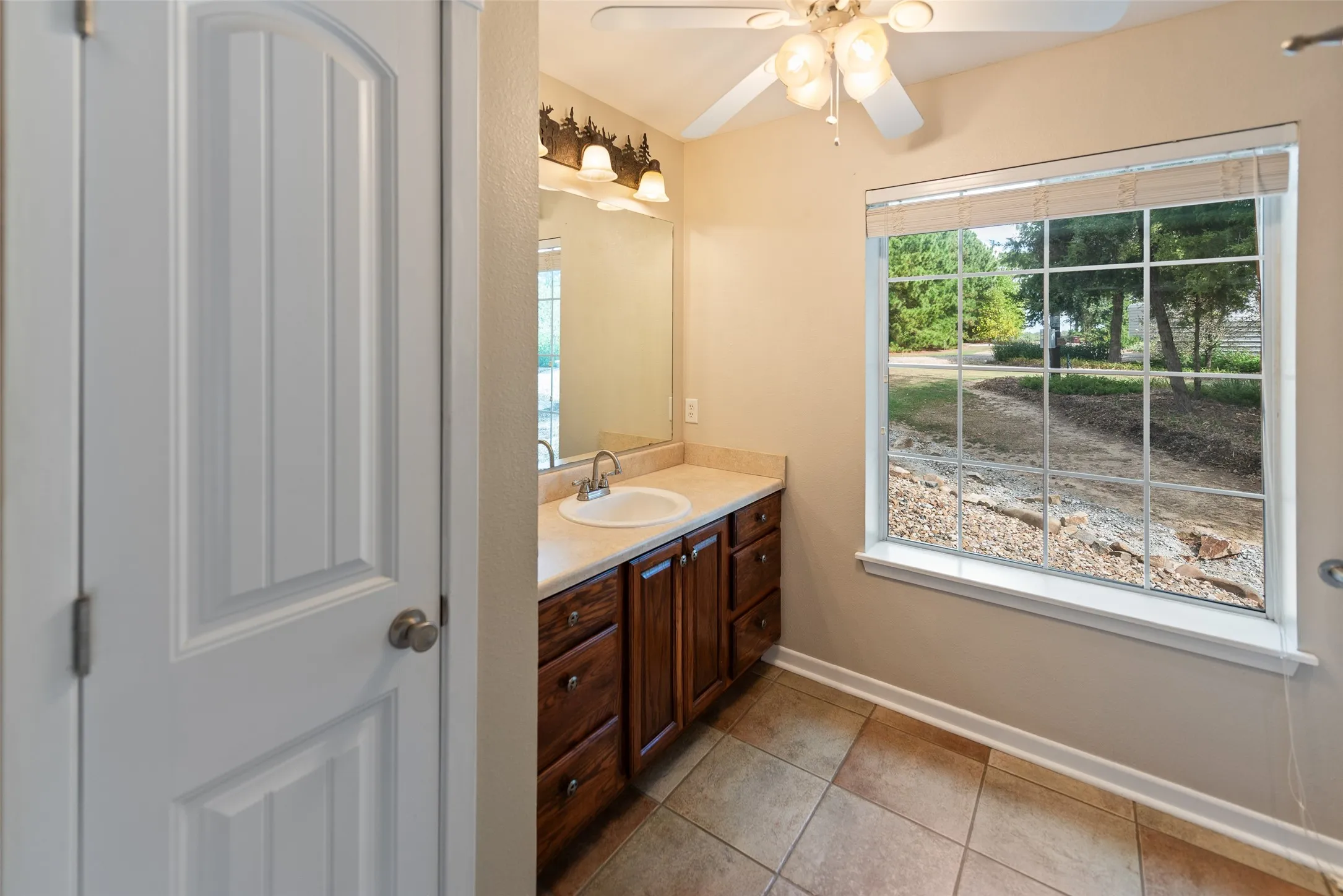 Single Family Residence For Sale in Franklin (TX) County , 1562 SE County Road 4115, Mount Vernon, Texas 75457, 2 Bedroom, 2 Bathroom, 2 Garage spaces, 1,847 Sqft, built in 2006, mls#21393191, Real Estate Agent in Mount Vernon, Homes For Sale in Franklin (TX) county, Homes For Sale in Mount Vernon, Realtor in Mount Vernon Texas, Real Estate Brokerage Independent Realty Texas, Luminita Cordes Realtor