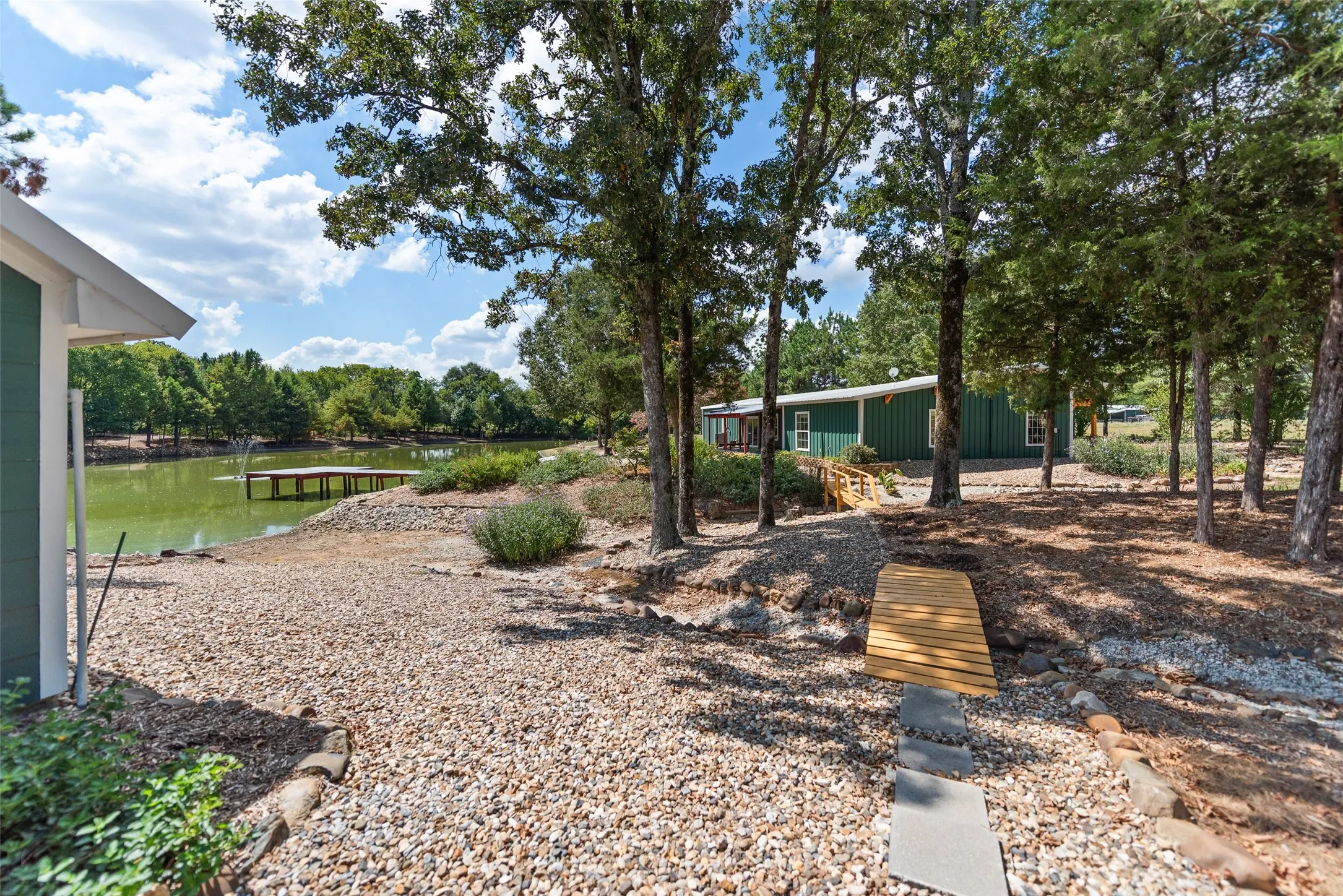 Single Family Residence For Sale in Franklin (TX) County , 1562 SE County Road 4115, Mount Vernon, Texas 75457, 2 Bedroom, 2 Bathroom, 2 Garage spaces, 1,847 Sqft, built in 2006, mls#21393191, Real Estate Agent in Mount Vernon, Homes For Sale in Franklin (TX) county, Homes For Sale in Mount Vernon, Realtor in Mount Vernon Texas, Real Estate Brokerage Independent Realty Texas, Luminita Cordes Realtor