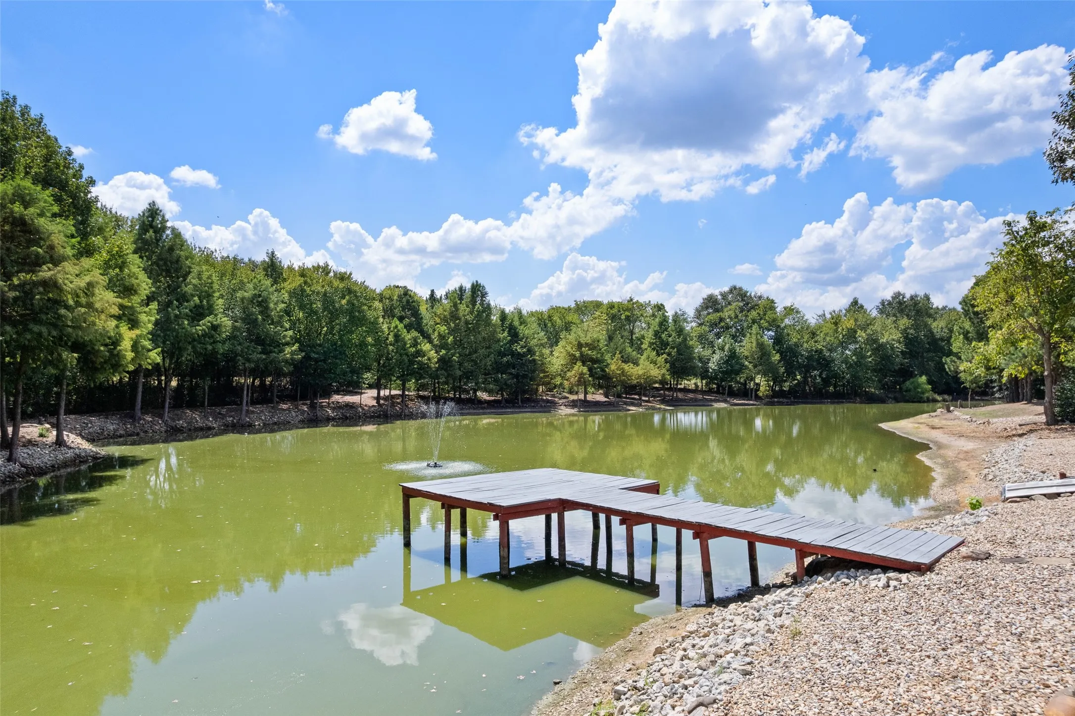Single Family Residence For Sale in Franklin (TX) County , 1562 SE County Road 4115, Mount Vernon, Texas 75457, 2 Bedroom, 2 Bathroom, 2 Garage spaces, 1,847 Sqft, built in 2006, mls#21393191, Real Estate Agent in Mount Vernon, Homes For Sale in Franklin (TX) county, Homes For Sale in Mount Vernon, Realtor in Mount Vernon Texas, Real Estate Brokerage Independent Realty Texas, Luminita Cordes Realtor