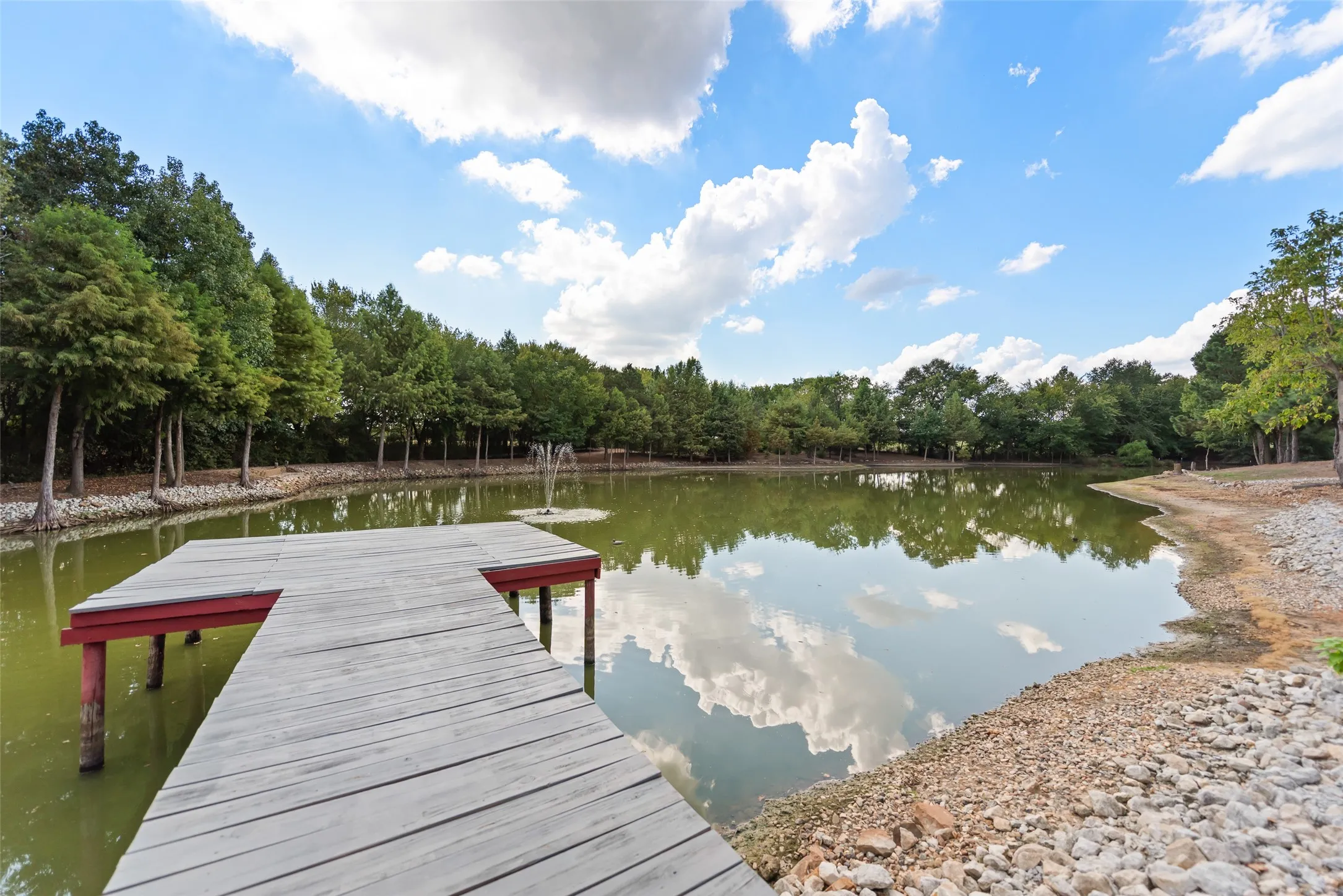 Single Family Residence For Sale in Franklin (TX) County , 1562 SE County Road 4115, Mount Vernon, Texas 75457, 2 Bedroom, 2 Bathroom, 2 Garage spaces, 1,847 Sqft, built in 2006, mls#21393191, Real Estate Agent in Mount Vernon, Homes For Sale in Franklin (TX) county, Homes For Sale in Mount Vernon, Realtor in Mount Vernon Texas, Real Estate Brokerage Independent Realty Texas, Luminita Cordes Realtor
