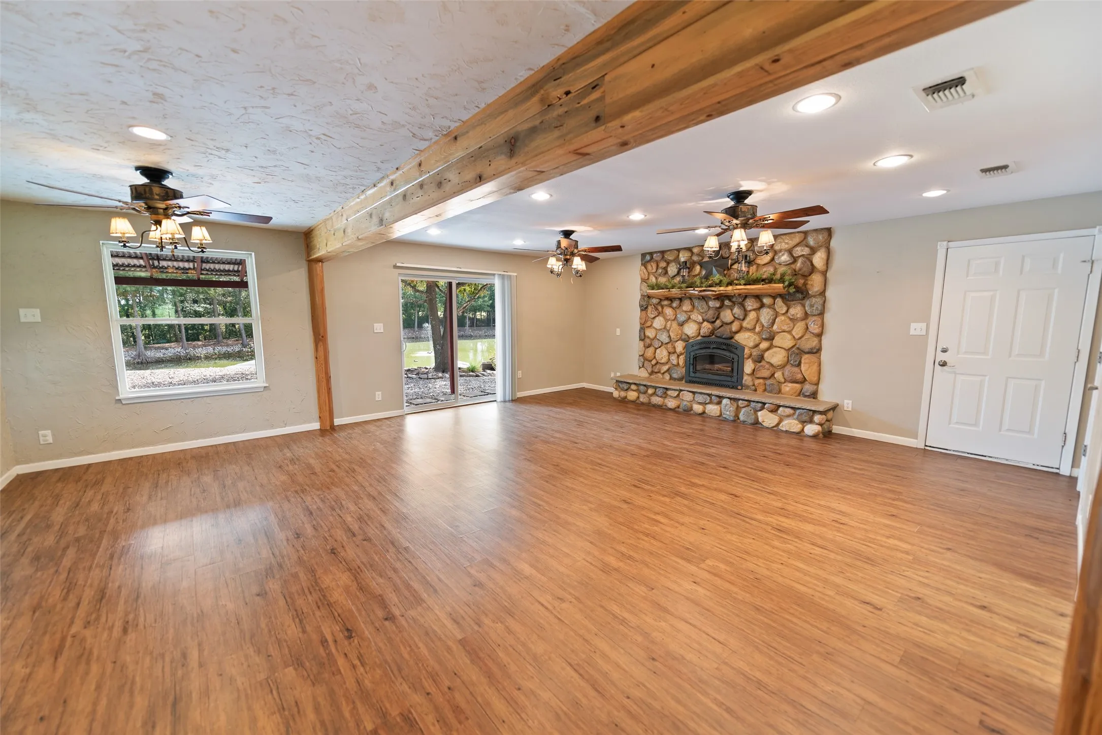 Single Family Residence For Sale in Franklin (TX) County , 1562 SE County Road 4115, Mount Vernon, Texas 75457, 2 Bedroom, 2 Bathroom, 2 Garage spaces, 1,847 Sqft, built in 2006, mls#21393191, Real Estate Agent in Mount Vernon, Homes For Sale in Franklin (TX) county, Homes For Sale in Mount Vernon, Realtor in Mount Vernon Texas, Real Estate Brokerage Independent Realty Texas, Luminita Cordes Realtor
