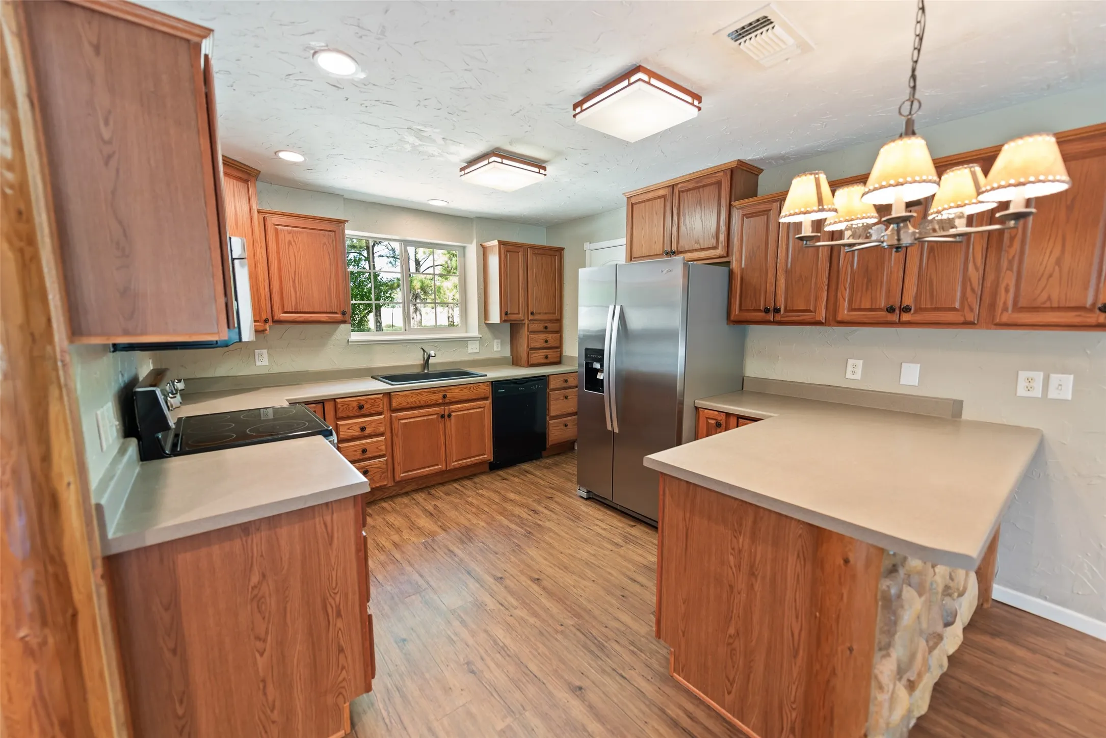 Single Family Residence For Sale in Franklin (TX) County , 1562 SE County Road 4115, Mount Vernon, Texas 75457, 2 Bedroom, 2 Bathroom, 2 Garage spaces, 1,847 Sqft, built in 2006, mls#21393191, Real Estate Agent in Mount Vernon, Homes For Sale in Franklin (TX) county, Homes For Sale in Mount Vernon, Realtor in Mount Vernon Texas, Real Estate Brokerage Independent Realty Texas, Luminita Cordes Realtor