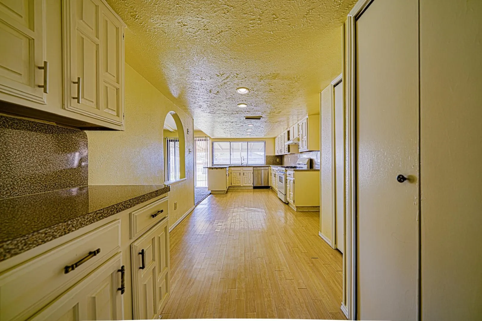 Single Family Residence For Rent in Dallas County , 6218 Fallbrook Drive, Garland, Texas 75043, 3 Bedroom, 2 Bathroom, 2 Garage spaces, 1,965 Sqft, built in 1977, mls#21393250, Real Estate Agent in Garland, Homes For Rent in Dallas county, Homes For Rent in Garland, Realtor in Garland Texas, Real Estate Brokerage Independent Realty Texas, Luminita Cordes Realtor