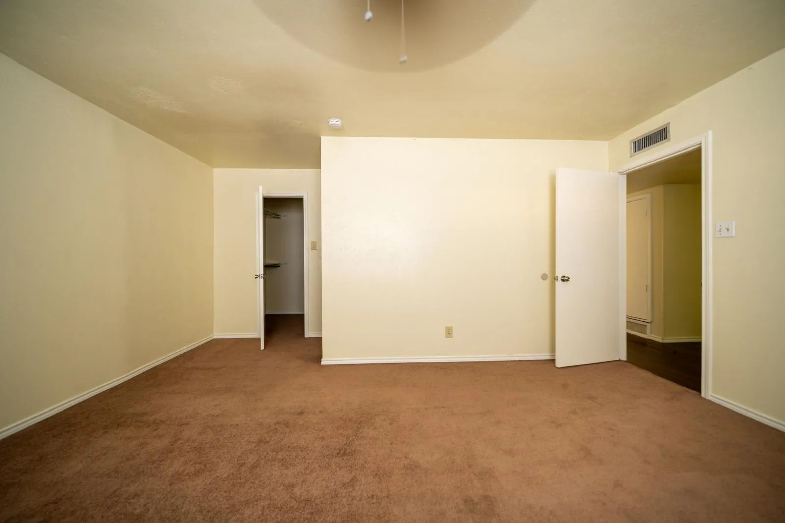 Single Family Residence For Rent in Dallas County , 6218 Fallbrook Drive, Garland, Texas 75043, 3 Bedroom, 2 Bathroom, 2 Garage spaces, 1,965 Sqft, built in 1977, mls#21393250, Real Estate Agent in Garland, Homes For Rent in Dallas county, Homes For Rent in Garland, Realtor in Garland Texas, Real Estate Brokerage Independent Realty Texas, Luminita Cordes Realtor