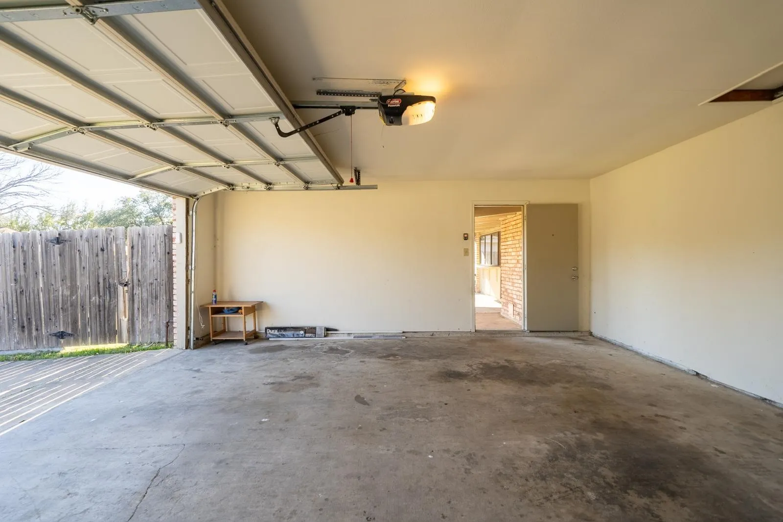 Single Family Residence For Rent in Dallas County , 6218 Fallbrook Drive, Garland, Texas 75043, 3 Bedroom, 2 Bathroom, 2 Garage spaces, 1,965 Sqft, built in 1977, mls#21393250, Real Estate Agent in Garland, Homes For Rent in Dallas county, Homes For Rent in Garland, Realtor in Garland Texas, Real Estate Brokerage Independent Realty Texas, Luminita Cordes Realtor