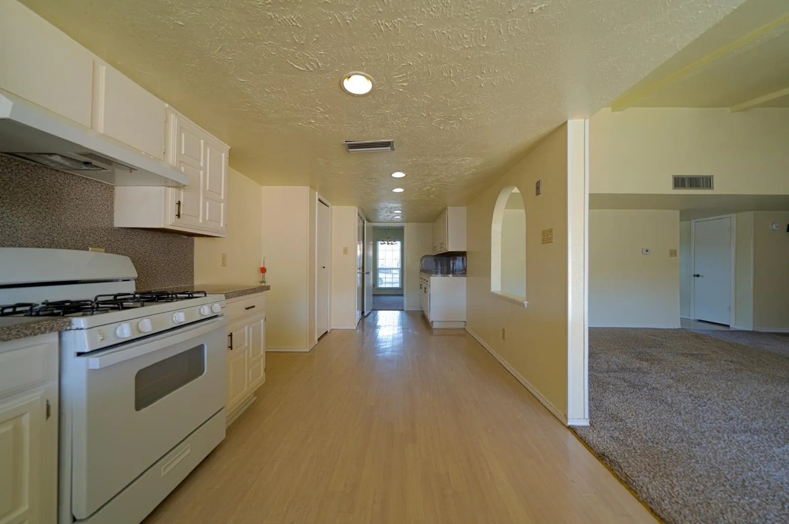 Single Family Residence For Rent in Dallas County , 6218 Fallbrook Drive, Garland, Texas 75043, 3 Bedroom, 2 Bathroom, 2 Garage spaces, 1,965 Sqft, built in 1977, mls#21393250, Real Estate Agent in Garland, Homes For Rent in Dallas county, Homes For Rent in Garland, Realtor in Garland Texas, Real Estate Brokerage Independent Realty Texas, Luminita Cordes Realtor