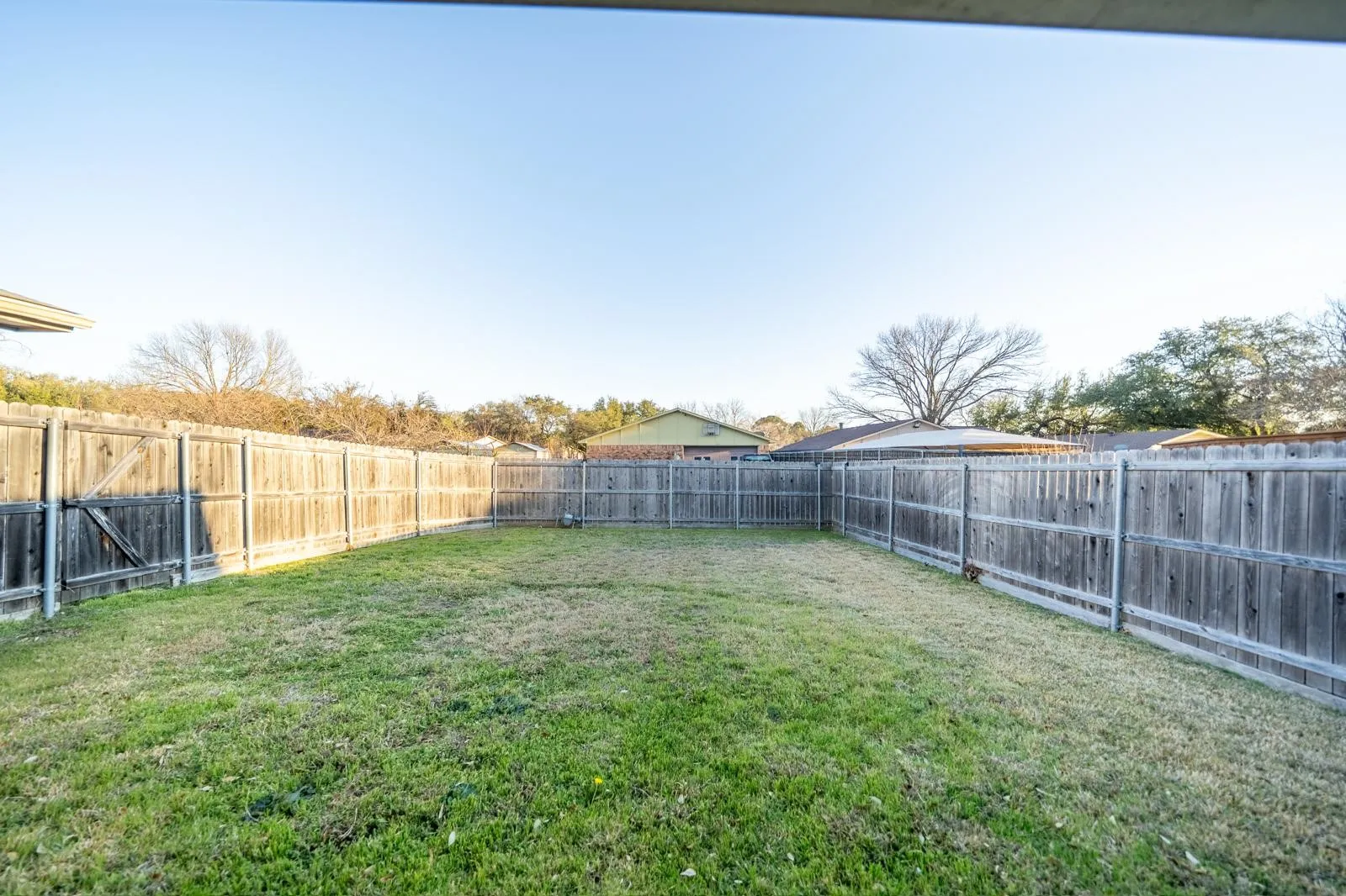 Single Family Residence For Rent in Dallas County , 6218 Fallbrook Drive, Garland, Texas 75043, 3 Bedroom, 2 Bathroom, 2 Garage spaces, 1,965 Sqft, built in 1977, mls#21393250, Real Estate Agent in Garland, Homes For Rent in Dallas county, Homes For Rent in Garland, Realtor in Garland Texas, Real Estate Brokerage Independent Realty Texas, Luminita Cordes Realtor