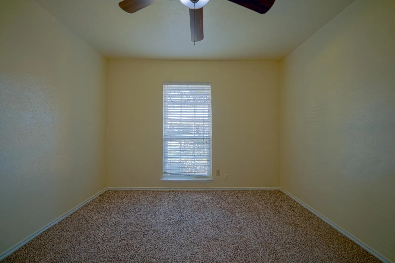 Single Family Residence For Rent in Dallas County , 6218 Fallbrook Drive, Garland, Texas 75043, 3 Bedroom, 2 Bathroom, 2 Garage spaces, 1,965 Sqft, built in 1977, mls#21393250, Real Estate Agent in Garland, Homes For Rent in Dallas county, Homes For Rent in Garland, Realtor in Garland Texas, Real Estate Brokerage Independent Realty Texas, Luminita Cordes Realtor