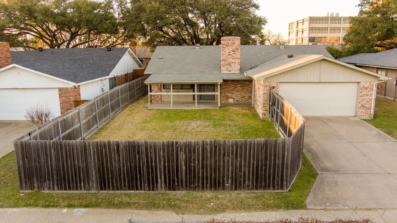 Single Family Residence For Rent in Dallas County , 6218 Fallbrook Drive, Garland, Texas 75043, 3 Bedroom, 2 Bathroom, 2 Garage spaces, 1,965 Sqft, built in 1977, mls#21393250, Real Estate Agent in Garland, Homes For Rent in Dallas county, Homes For Rent in Garland, Realtor in Garland Texas, Real Estate Brokerage Independent Realty Texas, Luminita Cordes Realtor