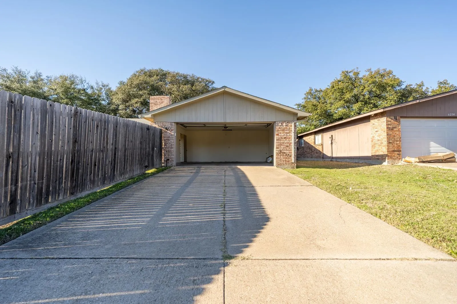 Single Family Residence For Rent in Dallas County , 6218 Fallbrook Drive, Garland, Texas 75043, 3 Bedroom, 2 Bathroom, 2 Garage spaces, 1,965 Sqft, built in 1977, mls#21393250, Real Estate Agent in Garland, Homes For Rent in Dallas county, Homes For Rent in Garland, Realtor in Garland Texas, Real Estate Brokerage Independent Realty Texas, Luminita Cordes Realtor