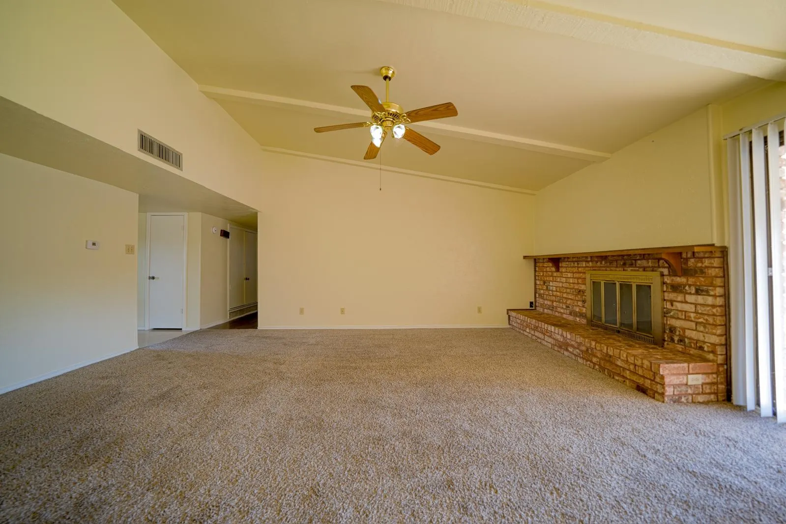 Single Family Residence For Rent in Dallas County , 6218 Fallbrook Drive, Garland, Texas 75043, 3 Bedroom, 2 Bathroom, 2 Garage spaces, 1,965 Sqft, built in 1977, mls#21393250, Real Estate Agent in Garland, Homes For Rent in Dallas county, Homes For Rent in Garland, Realtor in Garland Texas, Real Estate Brokerage Independent Realty Texas, Luminita Cordes Realtor