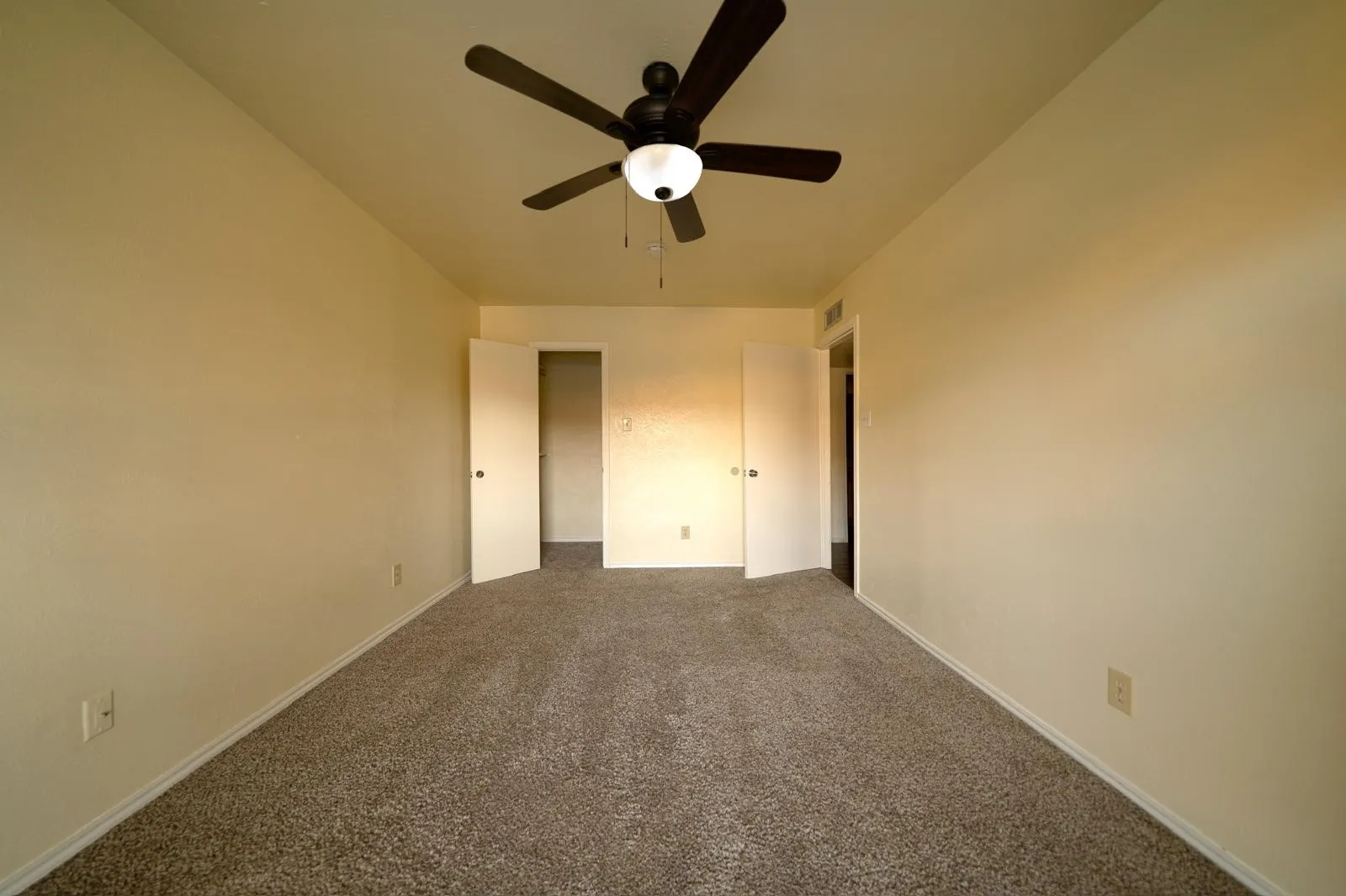 Single Family Residence For Rent in Dallas County , 6218 Fallbrook Drive, Garland, Texas 75043, 3 Bedroom, 2 Bathroom, 2 Garage spaces, 1,965 Sqft, built in 1977, mls#21393250, Real Estate Agent in Garland, Homes For Rent in Dallas county, Homes For Rent in Garland, Realtor in Garland Texas, Real Estate Brokerage Independent Realty Texas, Luminita Cordes Realtor