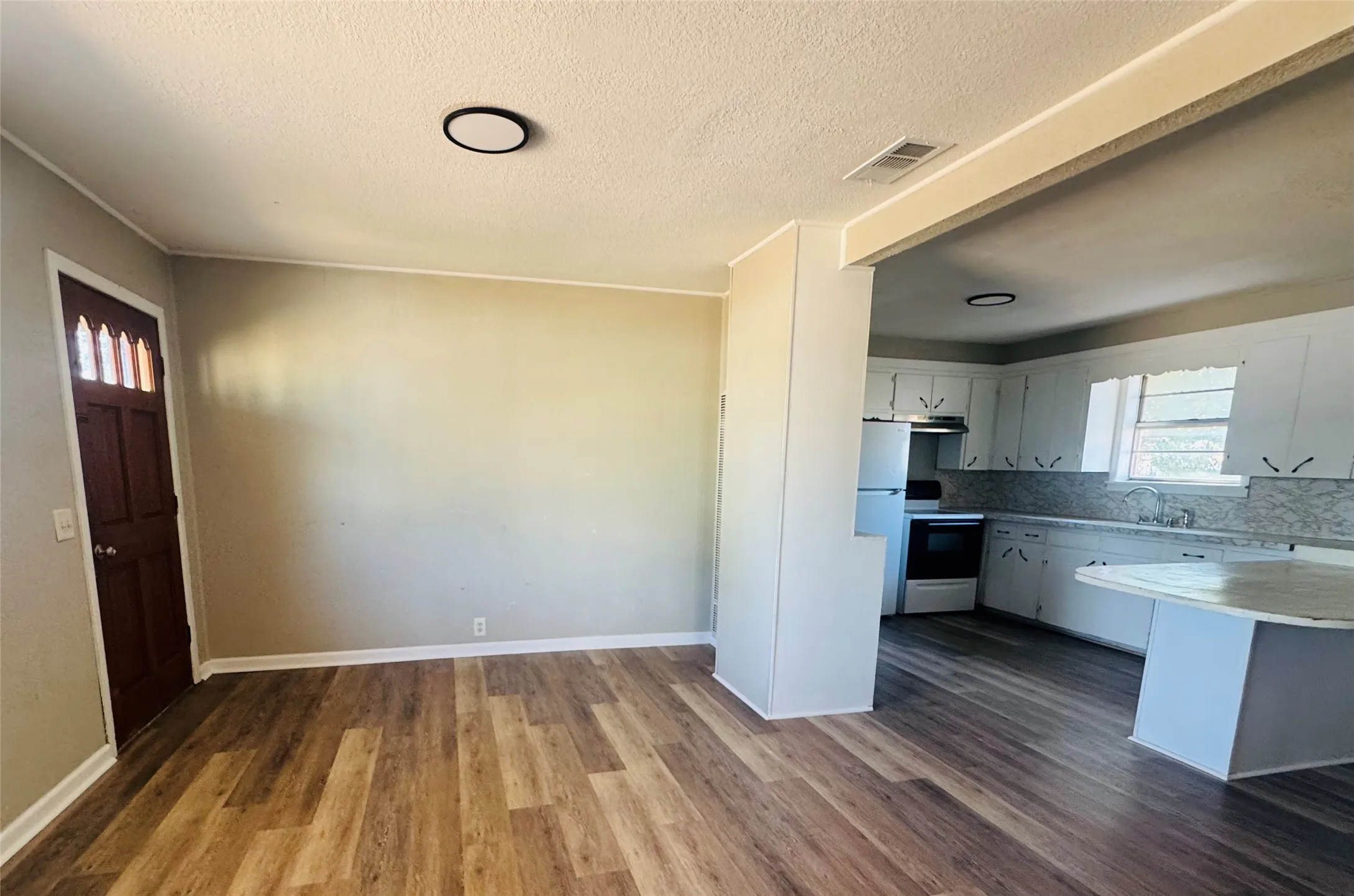 Single Family Residence For Sale in Haskell County , 601 6th Avenue, Rochester, Texas 79544, 3 Bedroom, 1 Bathroom, Garage spaces, 1,296 Sqft, built in 1970, mls#21393162, Real Estate Agent in Rochester, Homes For Sale in Haskell county, Homes For Sale in Rochester, Realtor in Rochester Texas, Real Estate Brokerage Independent Realty Texas, Luminita Cordes Realtor