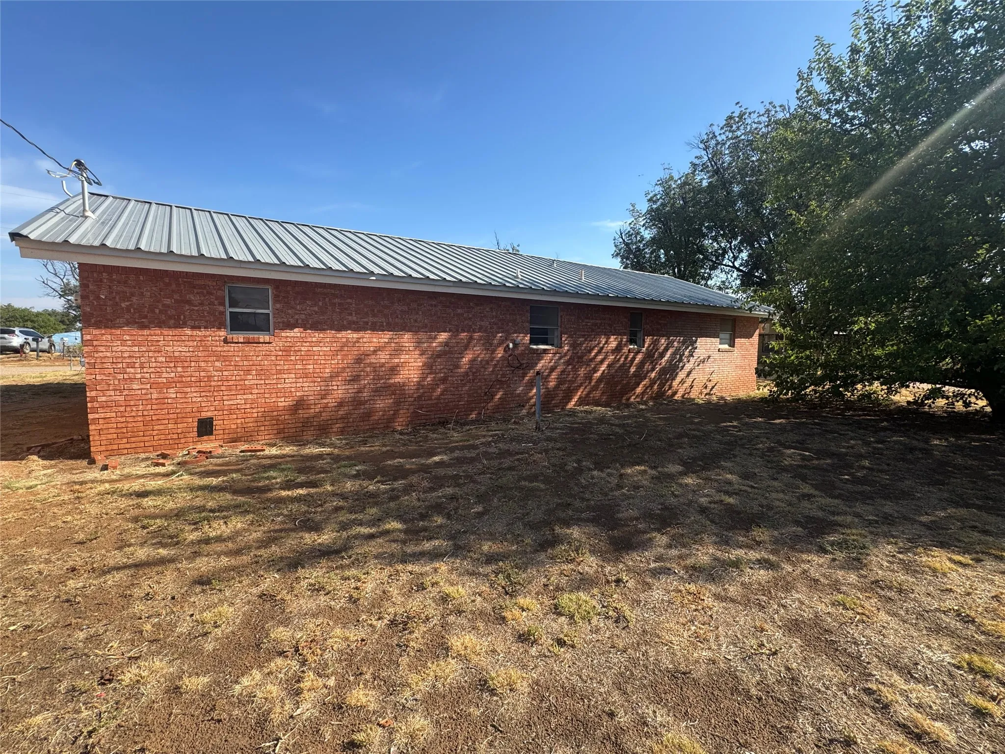 Single Family Residence For Sale in Haskell County , 601 6th Avenue, Rochester, Texas 79544, 3 Bedroom, 1 Bathroom, Garage spaces, 1,296 Sqft, built in 1970, mls#21393162, Real Estate Agent in Rochester, Homes For Sale in Haskell county, Homes For Sale in Rochester, Realtor in Rochester Texas, Real Estate Brokerage Independent Realty Texas, Luminita Cordes Realtor