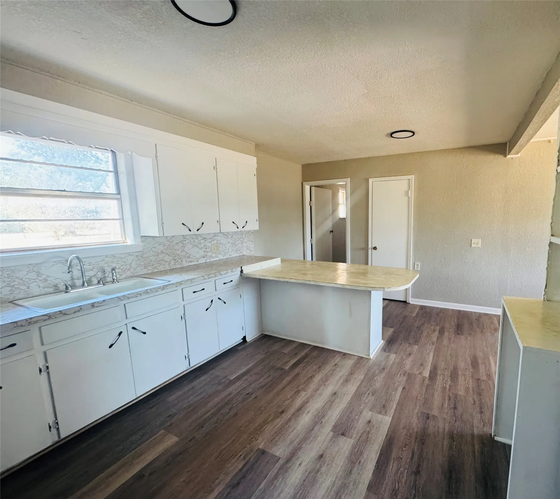 Single Family Residence For Sale in Haskell County , 601 6th Avenue, Rochester, Texas 79544, 3 Bedroom, 1 Bathroom, Garage spaces, 1,296 Sqft, built in 1970, mls#21393162, Real Estate Agent in Rochester, Homes For Sale in Haskell county, Homes For Sale in Rochester, Realtor in Rochester Texas, Real Estate Brokerage Independent Realty Texas, Luminita Cordes Realtor