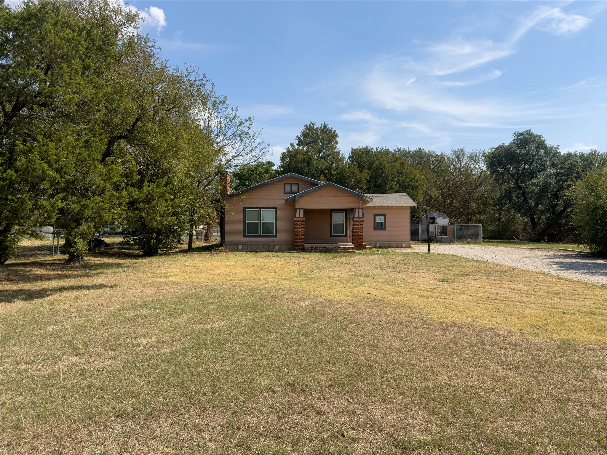 Single Family Residence For Sale in Palo Pinto County , 3304 Fm 1821, Mineral Wells, Texas 76067, 3 Bedroom, 2 Bathroom, Garage spaces, 1,535 Sqft, built in 1949, mls#21393262, Real Estate Agent in Mineral Wells, Homes For Sale in Palo Pinto county, Homes For Sale in Mineral Wells, Realtor in Mineral Wells Texas, Real Estate Brokerage Independent Realty Texas, Luminita Cordes Realtor