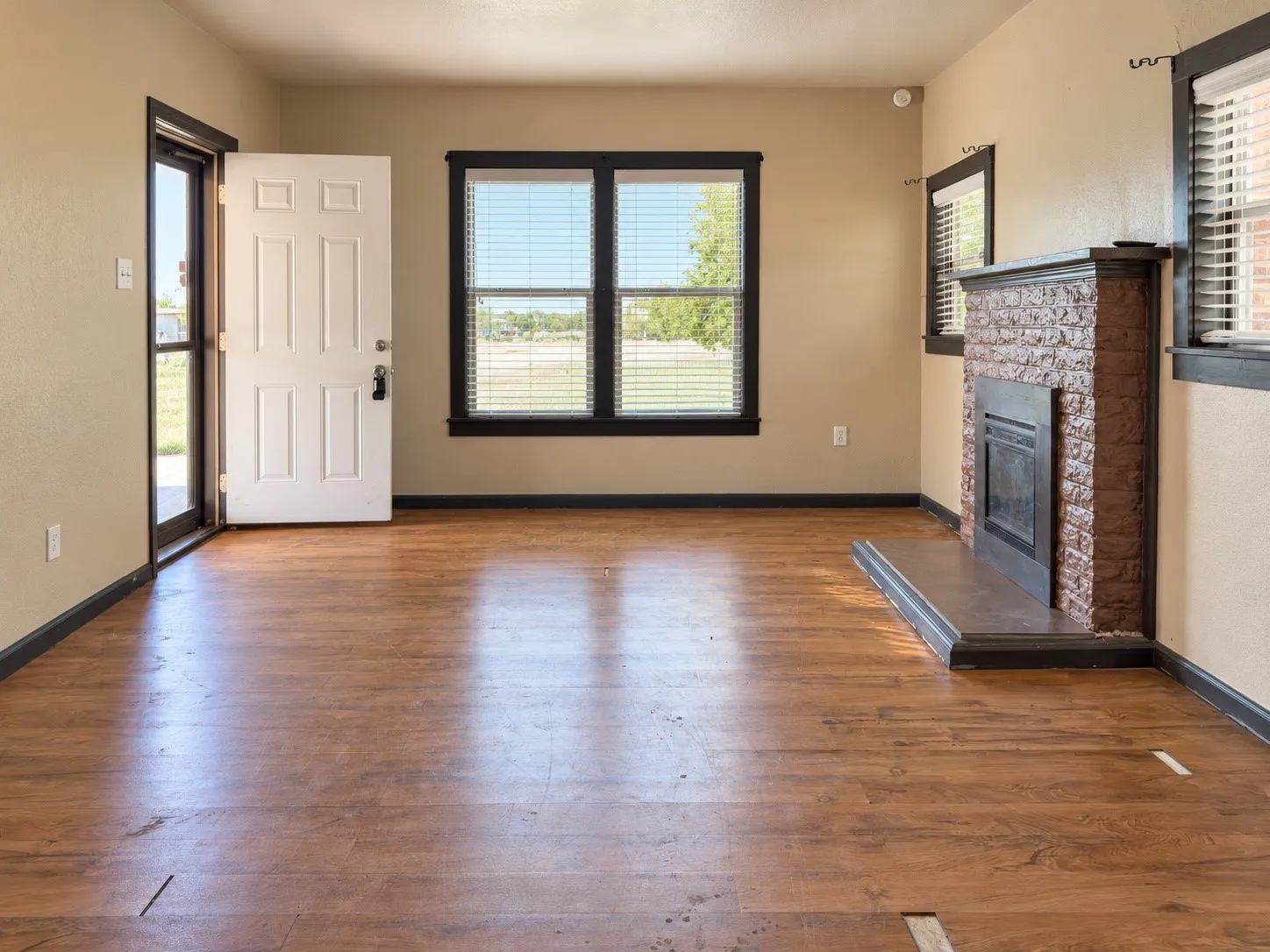 Single Family Residence For Sale in Palo Pinto County , 3304 Fm 1821, Mineral Wells, Texas 76067, 3 Bedroom, 2 Bathroom, Garage spaces, 1,535 Sqft, built in 1949, mls#21393262, Real Estate Agent in Mineral Wells, Homes For Sale in Palo Pinto county, Homes For Sale in Mineral Wells, Realtor in Mineral Wells Texas, Real Estate Brokerage Independent Realty Texas, Luminita Cordes Realtor