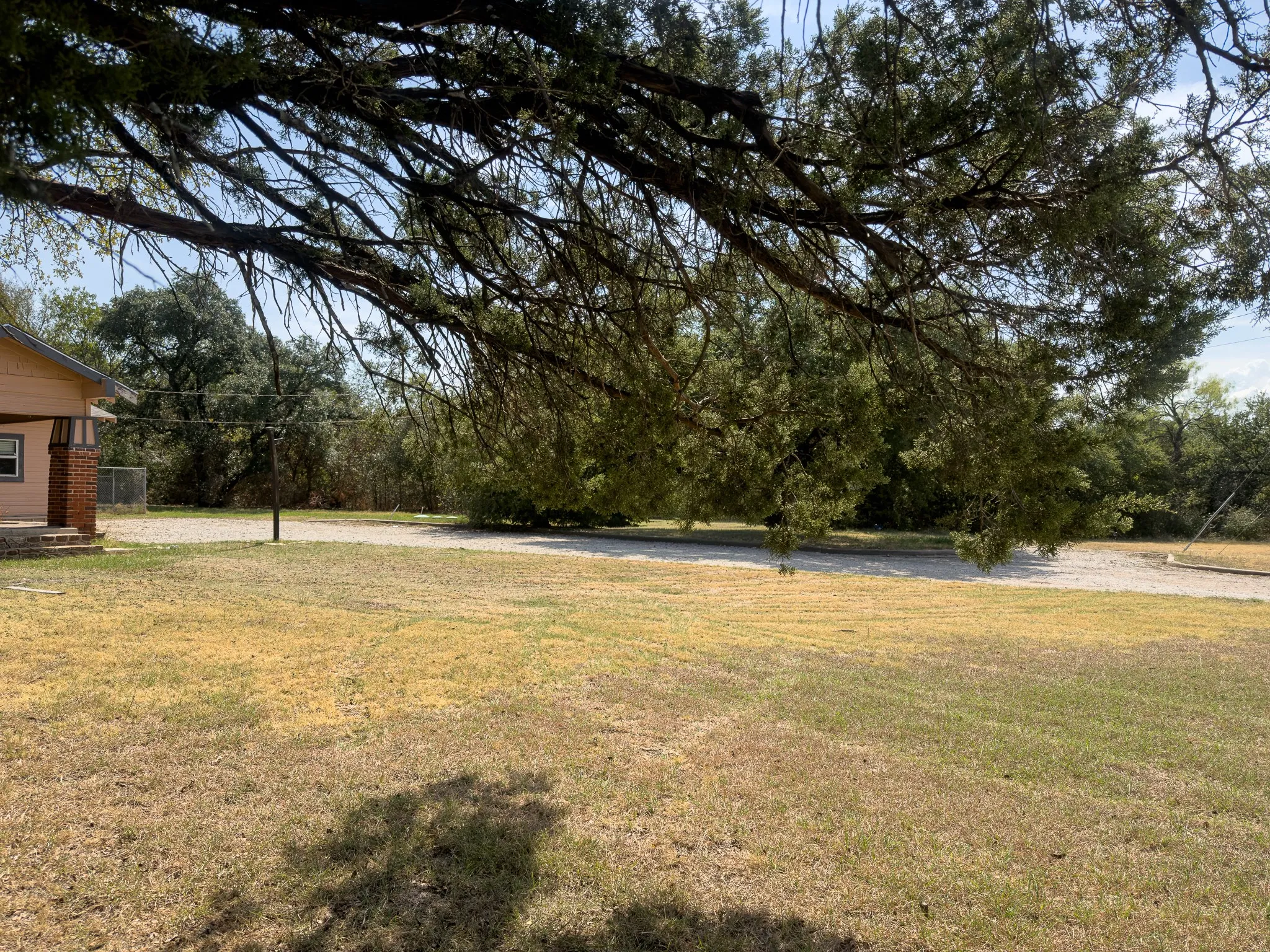 Single Family Residence For Sale in Palo Pinto County , 3304 Fm 1821, Mineral Wells, Texas 76067, 3 Bedroom, 2 Bathroom, Garage spaces, 1,535 Sqft, built in 1949, mls#21393262, Real Estate Agent in Mineral Wells, Homes For Sale in Palo Pinto county, Homes For Sale in Mineral Wells, Realtor in Mineral Wells Texas, Real Estate Brokerage Independent Realty Texas, Luminita Cordes Realtor
