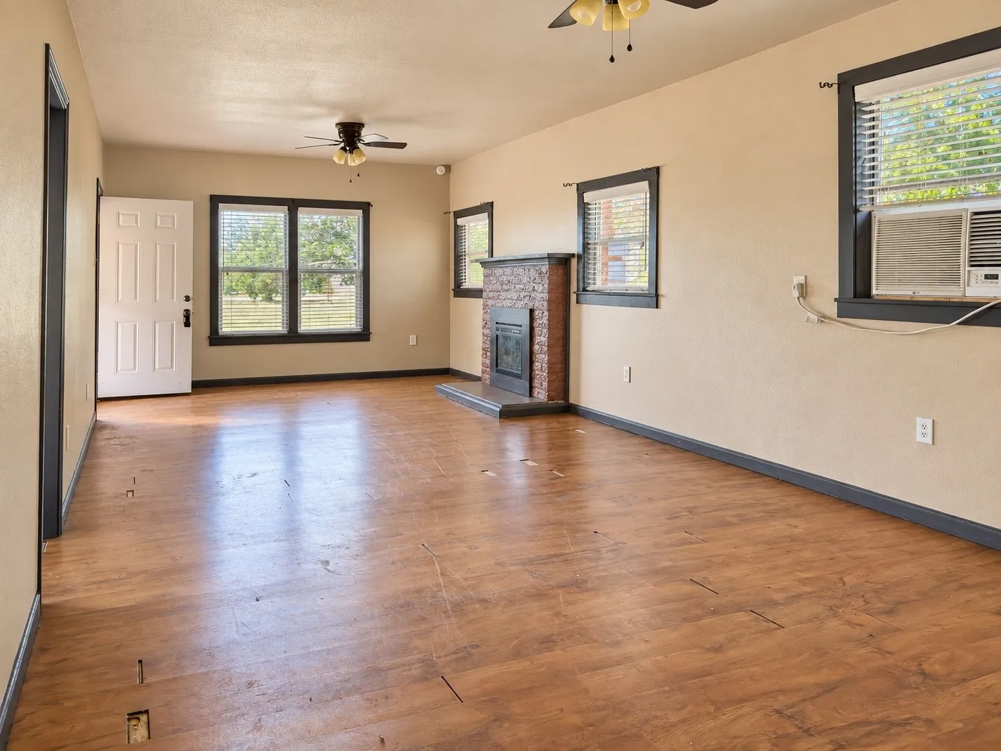 Single Family Residence For Sale in Palo Pinto County , 3304 Fm 1821, Mineral Wells, Texas 76067, 3 Bedroom, 2 Bathroom, Garage spaces, 1,535 Sqft, built in 1949, mls#21393262, Real Estate Agent in Mineral Wells, Homes For Sale in Palo Pinto county, Homes For Sale in Mineral Wells, Realtor in Mineral Wells Texas, Real Estate Brokerage Independent Realty Texas, Luminita Cordes Realtor