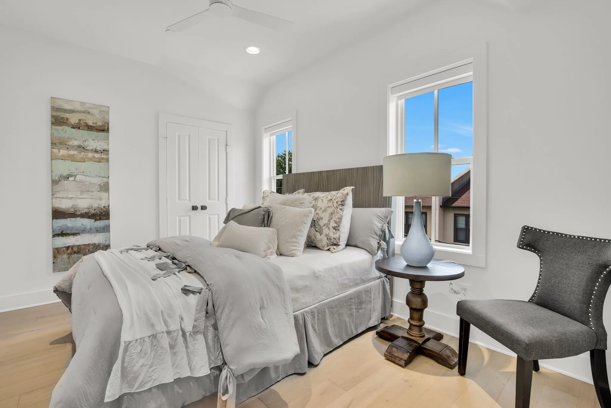 Bedroom featuring light wood finished floors, recessed lighting, a closet, ceiling fan, and vaulted ceiling