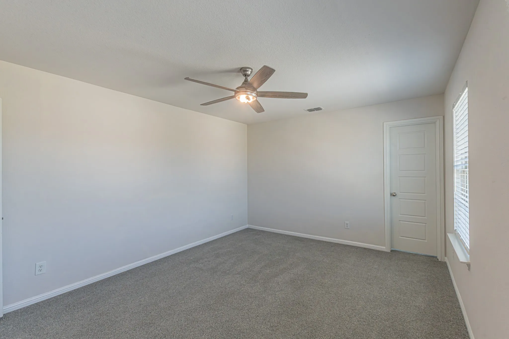 Single Family Residence For Sale in Denton County , 6010 Pensby Drive, Celina, Texas 76227, 4 Bedroom, 4 Bathroom, 2 Garage spaces, 2,921 Sqft, built in 2020, mls#21391780, Real Estate Agent in Celina, Homes For Sale in Denton county, Homes For Sale in Celina, Realtor in Celina Texas, Real Estate Brokerage Independent Realty Texas, Luminita Cordes Realtor