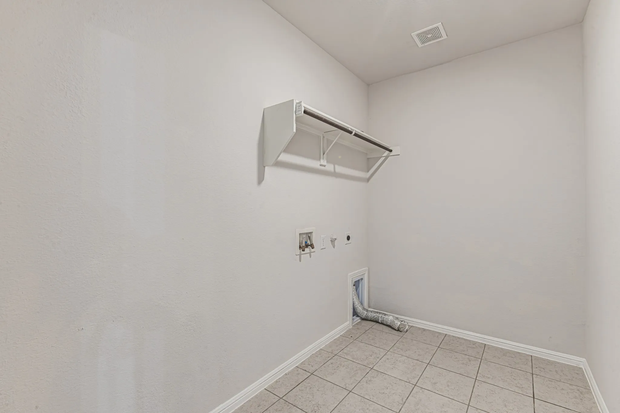 Single Family Residence For Sale in Denton County , 6010 Pensby Drive, Celina, Texas 76227, 4 Bedroom, 4 Bathroom, 2 Garage spaces, 2,921 Sqft, built in 2020, mls#21391780, Real Estate Agent in Celina, Homes For Sale in Denton county, Homes For Sale in Celina, Realtor in Celina Texas, Real Estate Brokerage Independent Realty Texas, Luminita Cordes Realtor