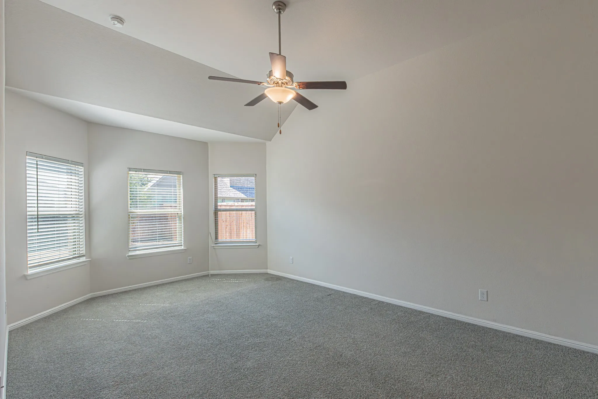 Single Family Residence For Sale in Denton County , 6010 Pensby Drive, Celina, Texas 76227, 4 Bedroom, 4 Bathroom, 2 Garage spaces, 2,921 Sqft, built in 2020, mls#21391780, Real Estate Agent in Celina, Homes For Sale in Denton county, Homes For Sale in Celina, Realtor in Celina Texas, Real Estate Brokerage Independent Realty Texas, Luminita Cordes Realtor