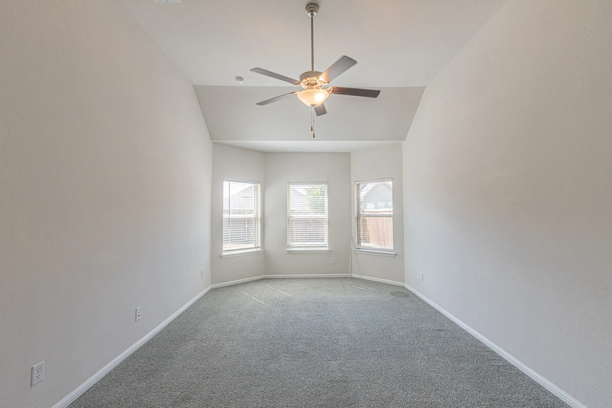 Single Family Residence For Sale in Denton County , 6010 Pensby Drive, Celina, Texas 76227, 4 Bedroom, 4 Bathroom, 2 Garage spaces, 2,921 Sqft, built in 2020, mls#21391780, Real Estate Agent in Celina, Homes For Sale in Denton county, Homes For Sale in Celina, Realtor in Celina Texas, Real Estate Brokerage Independent Realty Texas, Luminita Cordes Realtor