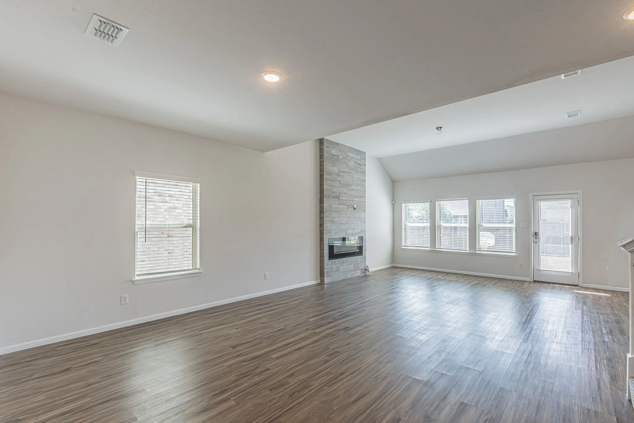 Single Family Residence For Sale in Denton County , 6010 Pensby Drive, Celina, Texas 76227, 4 Bedroom, 4 Bathroom, 2 Garage spaces, 2,921 Sqft, built in 2020, mls#21391780, Real Estate Agent in Celina, Homes For Sale in Denton county, Homes For Sale in Celina, Realtor in Celina Texas, Real Estate Brokerage Independent Realty Texas, Luminita Cordes Realtor