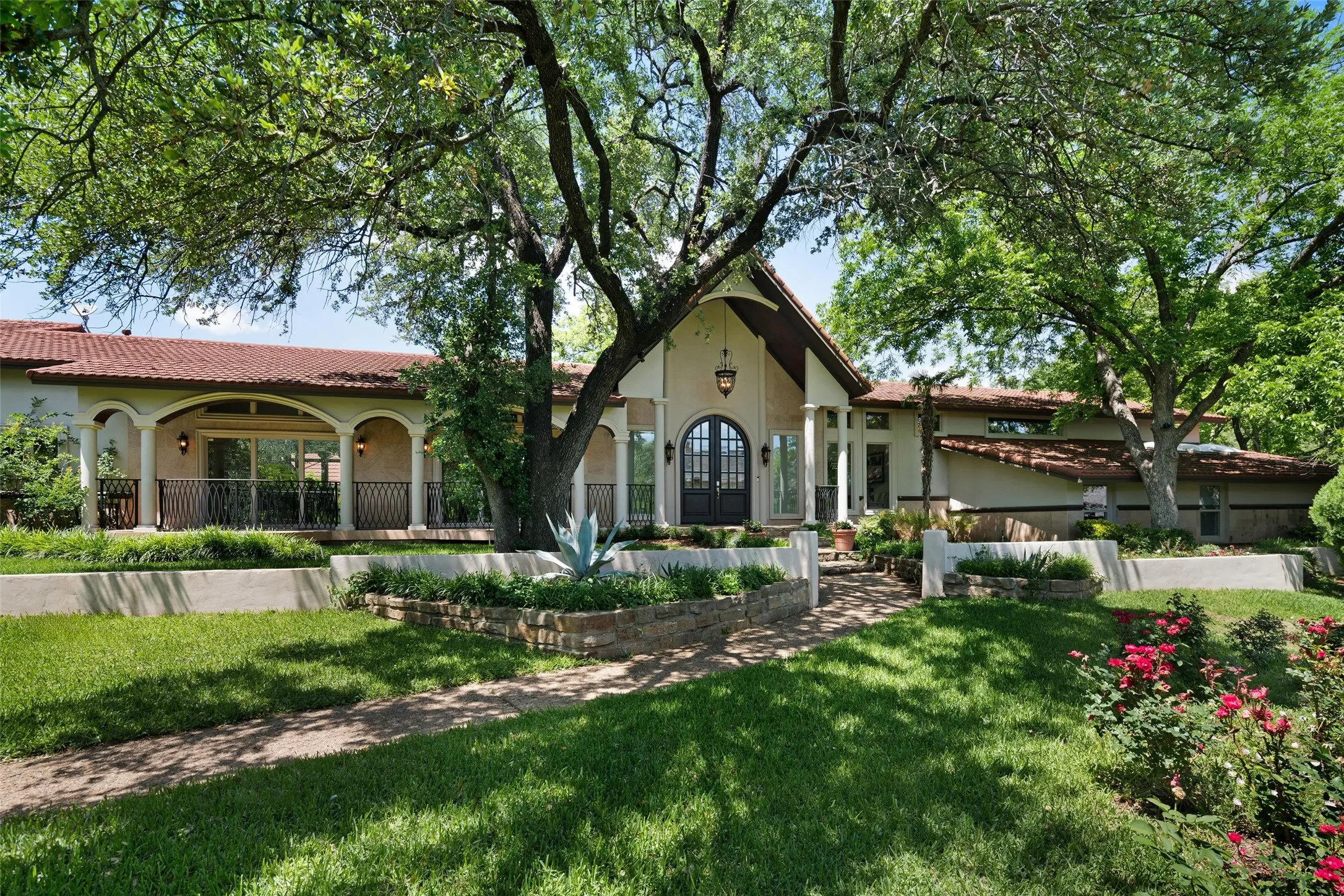 Single Family Residence For Sale in Dallas County , 6181 Preston Creek Court, Dallas, Texas 75240, 5 Bedroom, 7 Bathroom, 3 Garage spaces, 7,894 Sqft, built in 1971, mls#21389096, Real Estate Agent in Dallas, Homes For Sale in Dallas county, Homes For Sale in Dallas, Realtor in Dallas Texas, Real Estate Brokerage Independent Realty Texas, Luminita Cordes Realtor