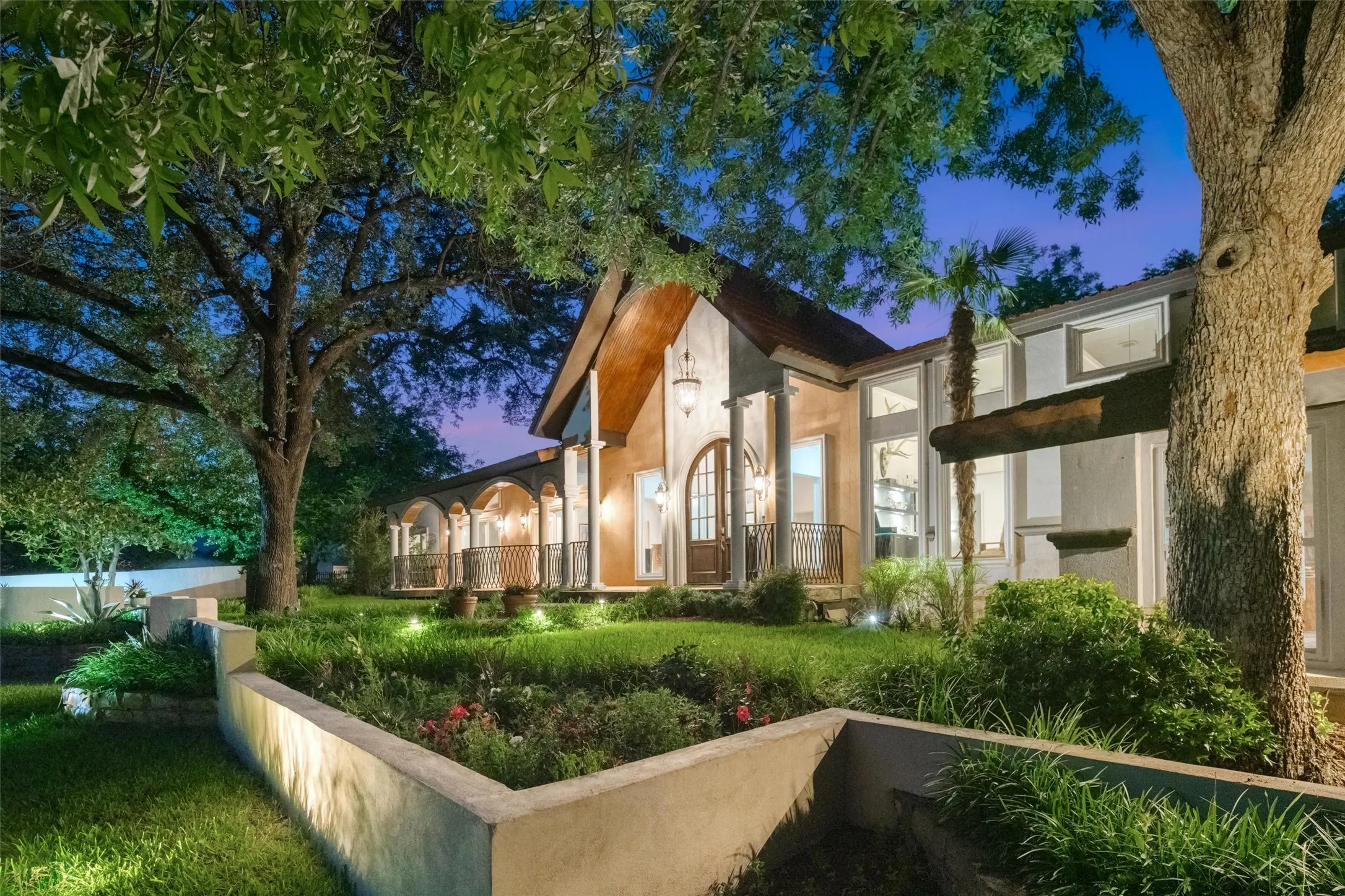 Single Family Residence For Sale in Dallas County , 6181 Preston Creek Court, Dallas, Texas 75240, 5 Bedroom, 7 Bathroom, 3 Garage spaces, 7,894 Sqft, built in 1971, mls#21389096, Real Estate Agent in Dallas, Homes For Sale in Dallas county, Homes For Sale in Dallas, Realtor in Dallas Texas, Real Estate Brokerage Independent Realty Texas, Luminita Cordes Realtor