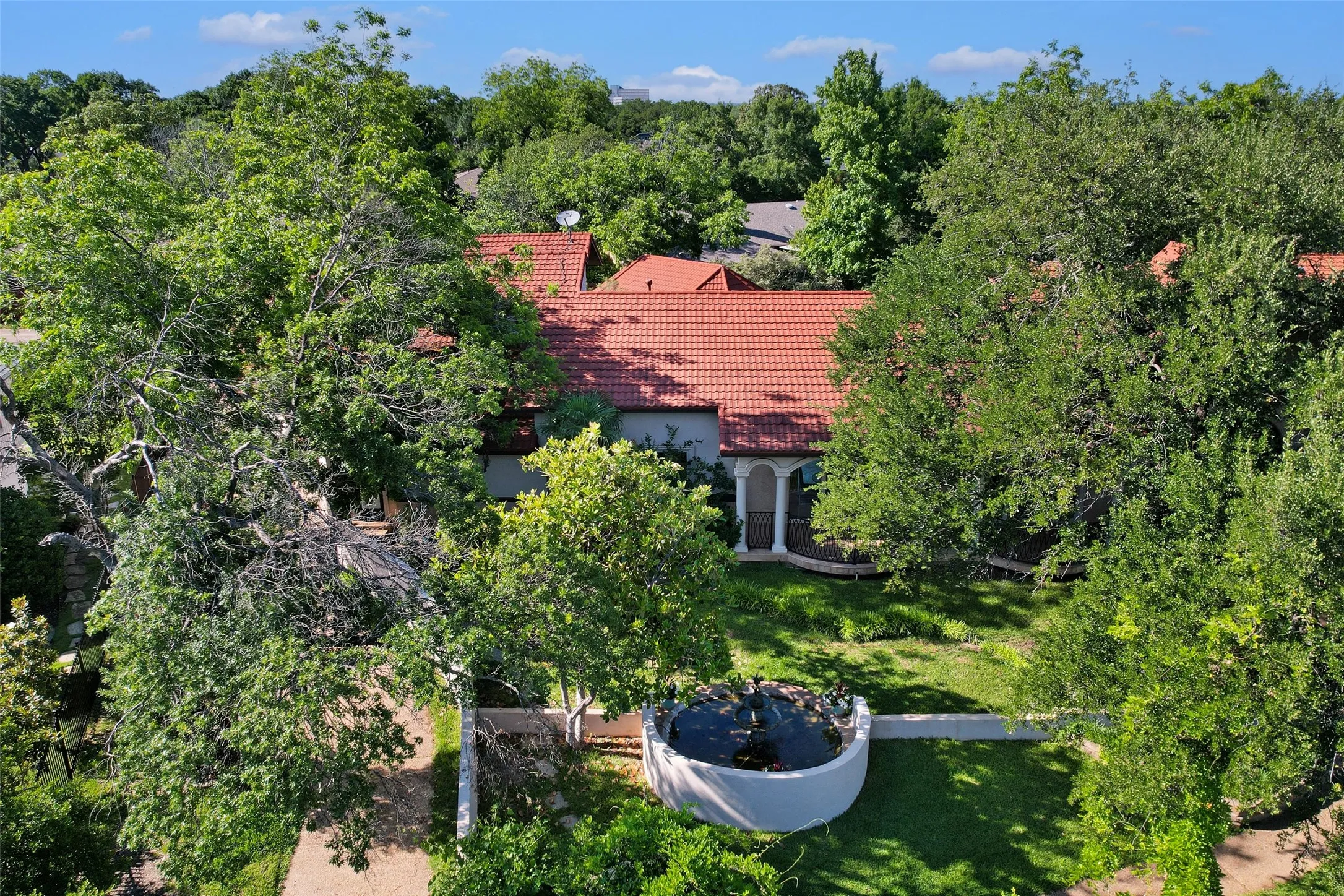 Single Family Residence For Sale in Dallas County , 6181 Preston Creek Court, Dallas, Texas 75240, 5 Bedroom, 7 Bathroom, 3 Garage spaces, 7,894 Sqft, built in 1971, mls#21389096, Real Estate Agent in Dallas, Homes For Sale in Dallas county, Homes For Sale in Dallas, Realtor in Dallas Texas, Real Estate Brokerage Independent Realty Texas, Luminita Cordes Realtor