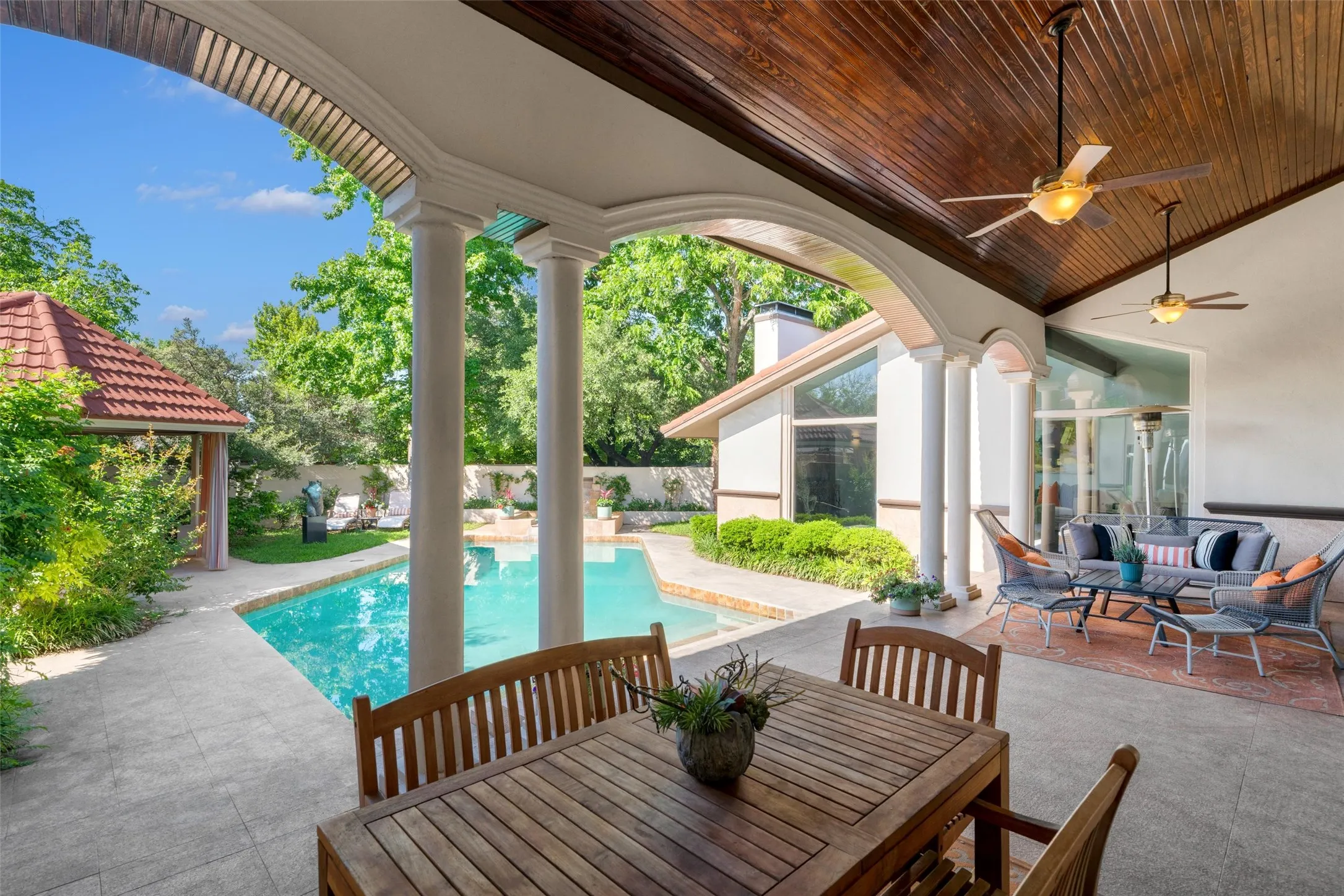 Single Family Residence For Sale in Dallas County , 6181 Preston Creek Court, Dallas, Texas 75240, 5 Bedroom, 7 Bathroom, 3 Garage spaces, 7,894 Sqft, built in 1971, mls#21389096, Real Estate Agent in Dallas, Homes For Sale in Dallas county, Homes For Sale in Dallas, Realtor in Dallas Texas, Real Estate Brokerage Independent Realty Texas, Luminita Cordes Realtor